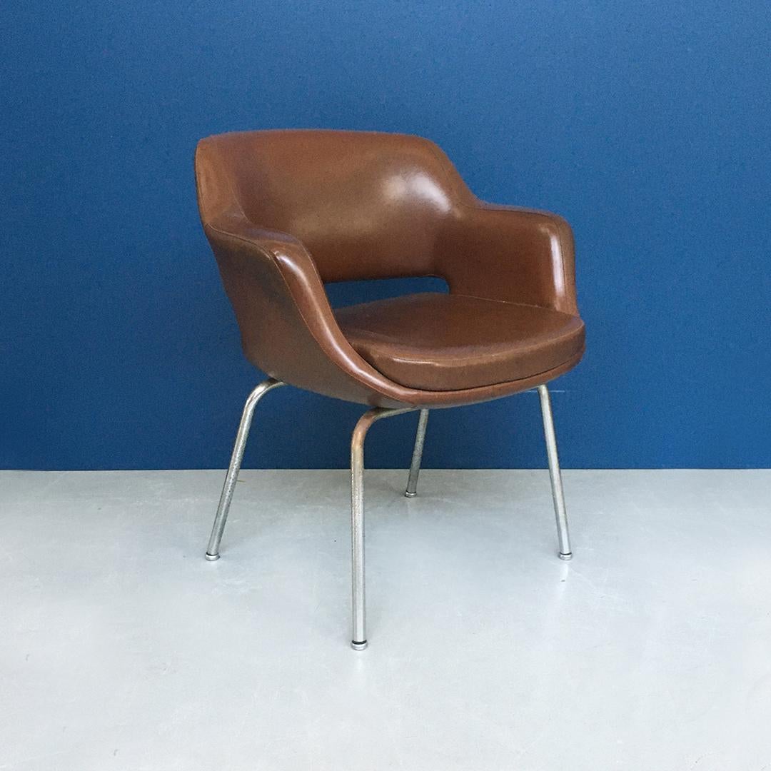 Italian Mid-Century Modern Pair of Brown Leather Armchair by Cassina, 1970s 2