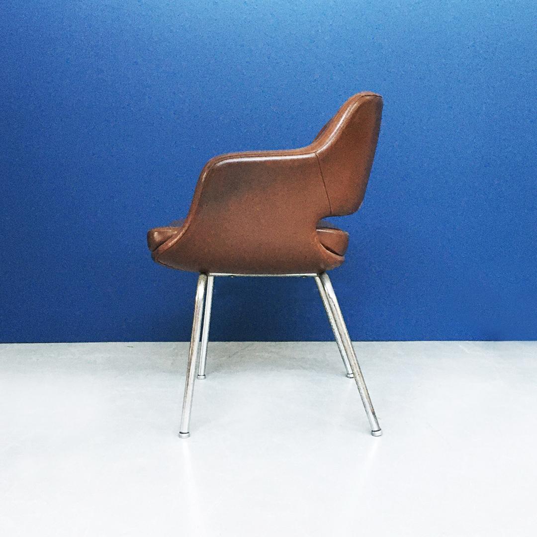 Italian Mid-Century Modern Pair of Brown Leather Armchair by Cassina, 1970s 4
