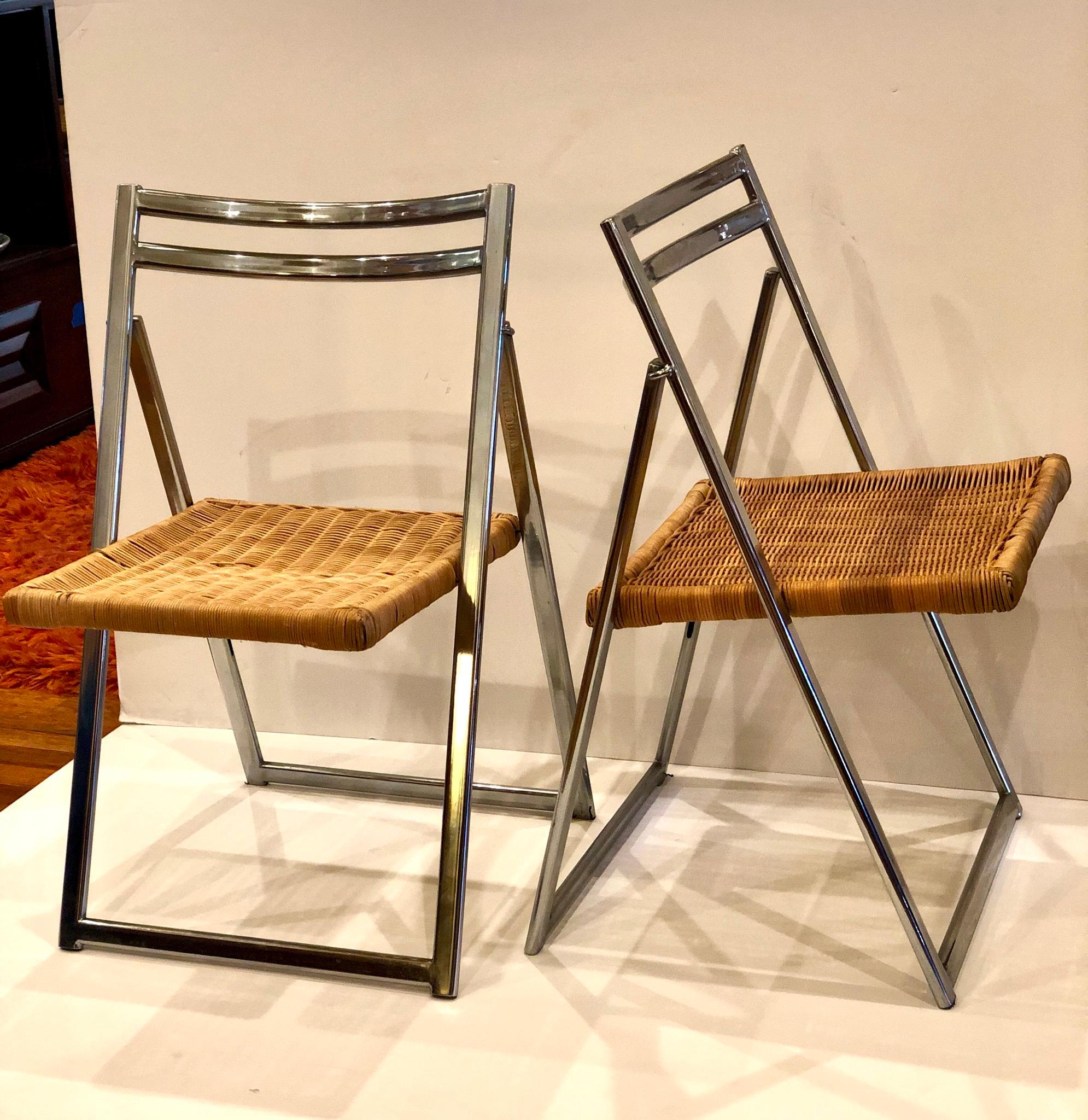 Nice pair of versatile on Italian folding chairs polished chrome steel frame with wicker seats, circa 1960s. The chairs have been polished and clean they show some wear due to age as shown, one of the seats has a couple of wicker strands broken as