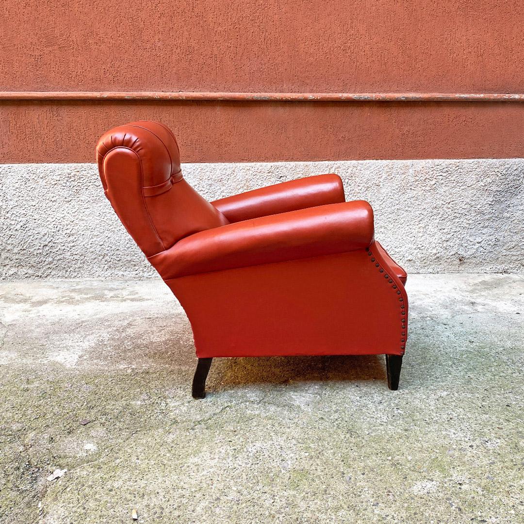 Paire de fauteuils italiens modernes du milieu du siècle en cuir rouge avec accoudoirs, années 1940 en vente 4