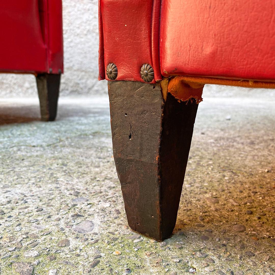 Paire de fauteuils italiens modernes du milieu du siècle en cuir rouge avec accoudoirs, années 1940 en vente 10