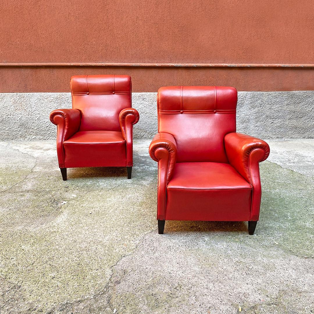 Italian Mid Century Modern Pair of Red Leather Armchairs with Armrests, 1940s In Good Condition For Sale In MIlano, IT