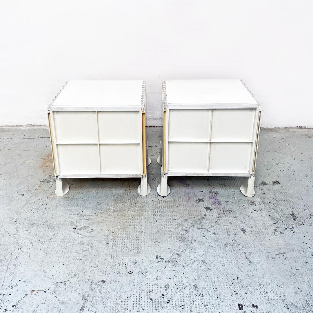 Italian Mid-Century Modern Pair of White Plastic Bedside Tables, 1970s In Good Condition In MIlano, IT