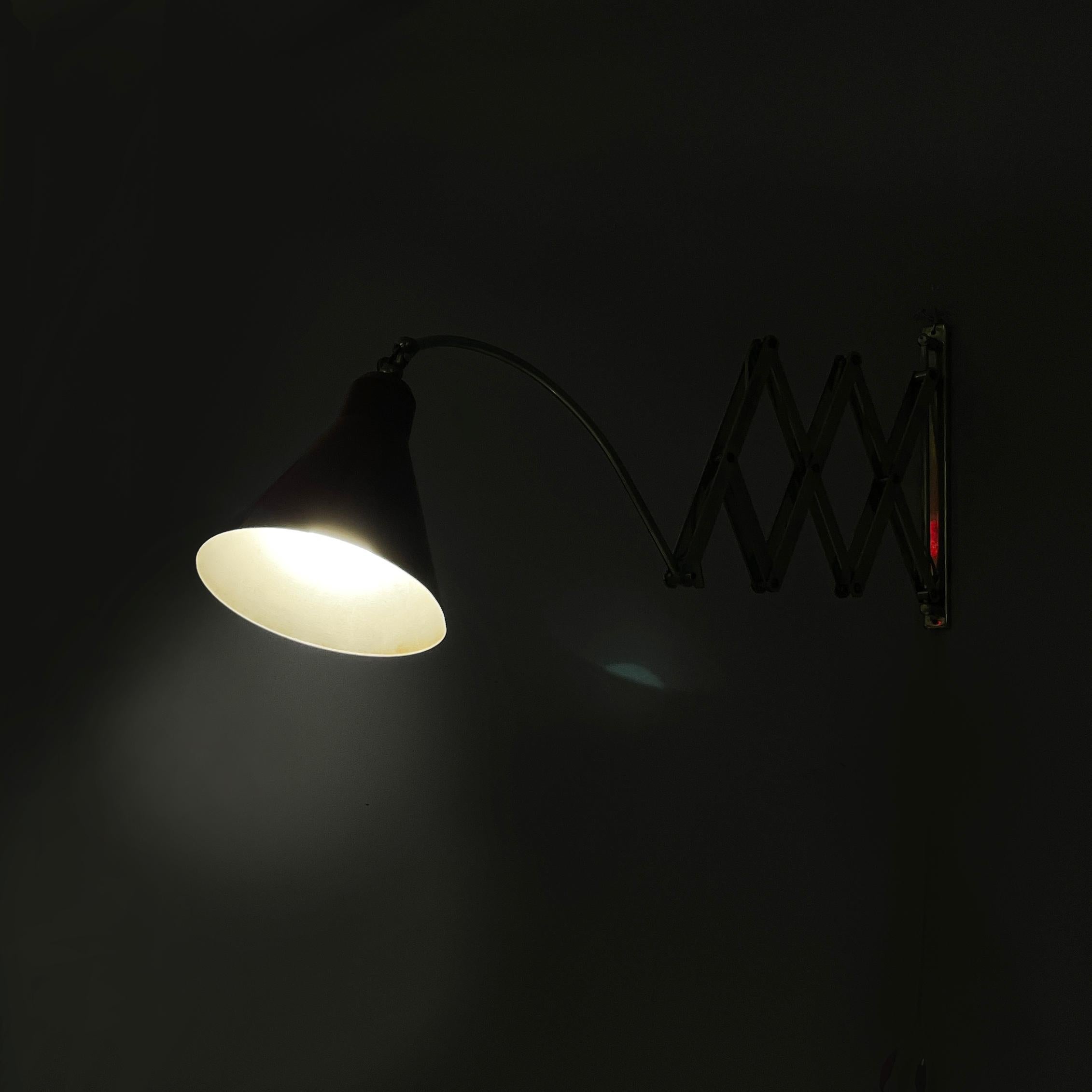Mid-Century moderno Lampada da parete Pantograph, in metallo rosso, 1960 in vendita