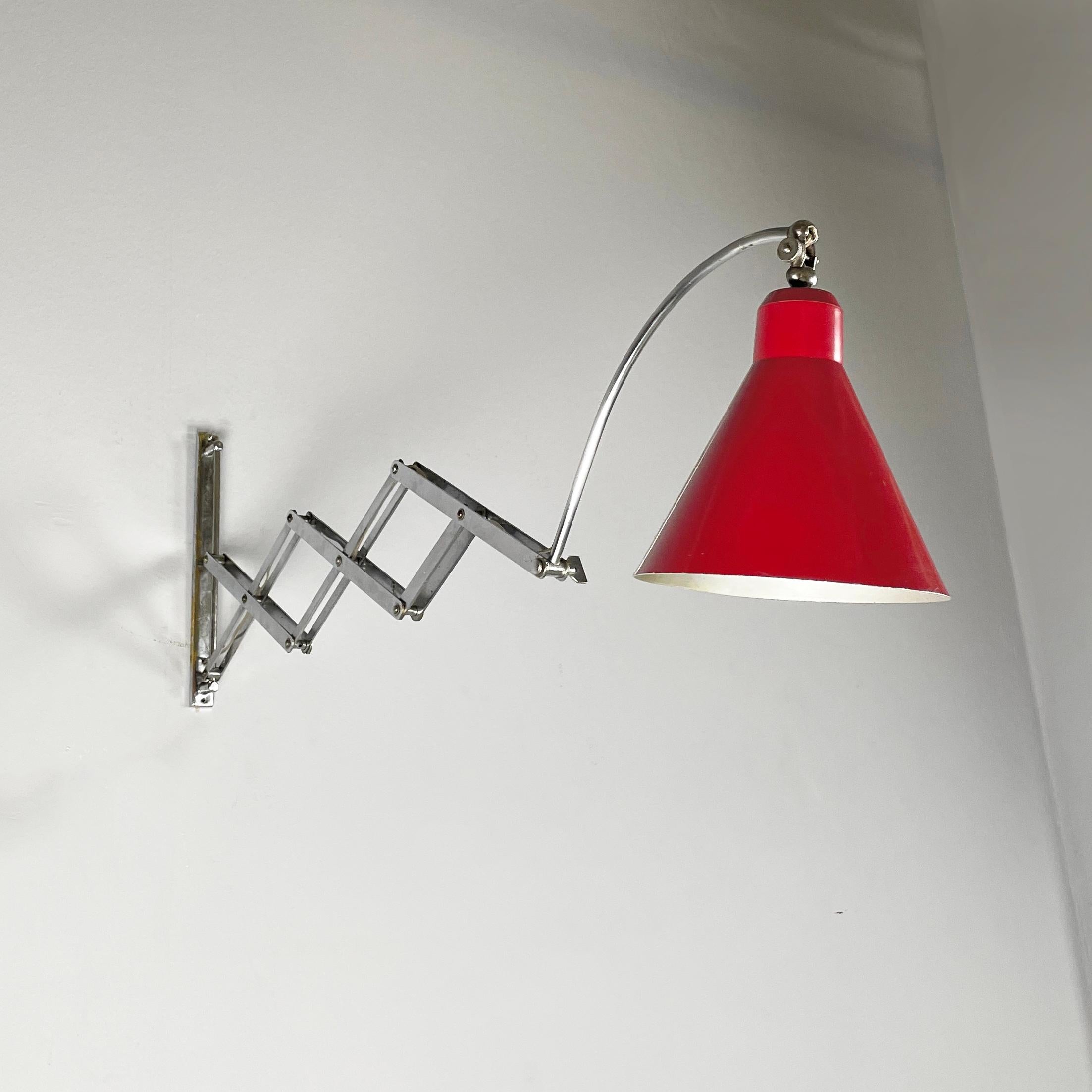 Italiano Lampada da parete Pantograph, in metallo rosso, 1960 in vendita