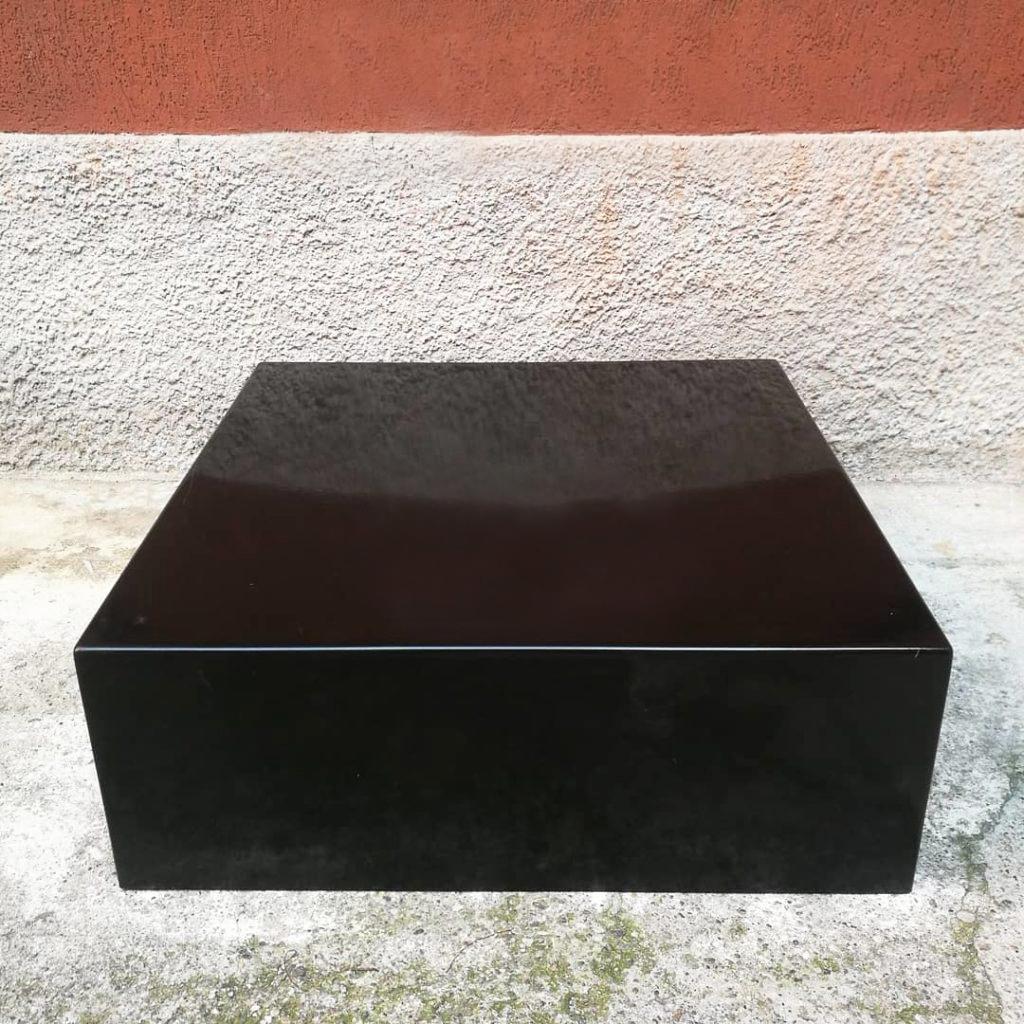 Italian Mid-Century Modern Parallelepiped in Glossy Black Plastic, 1970s In Good Condition In MIlano, IT