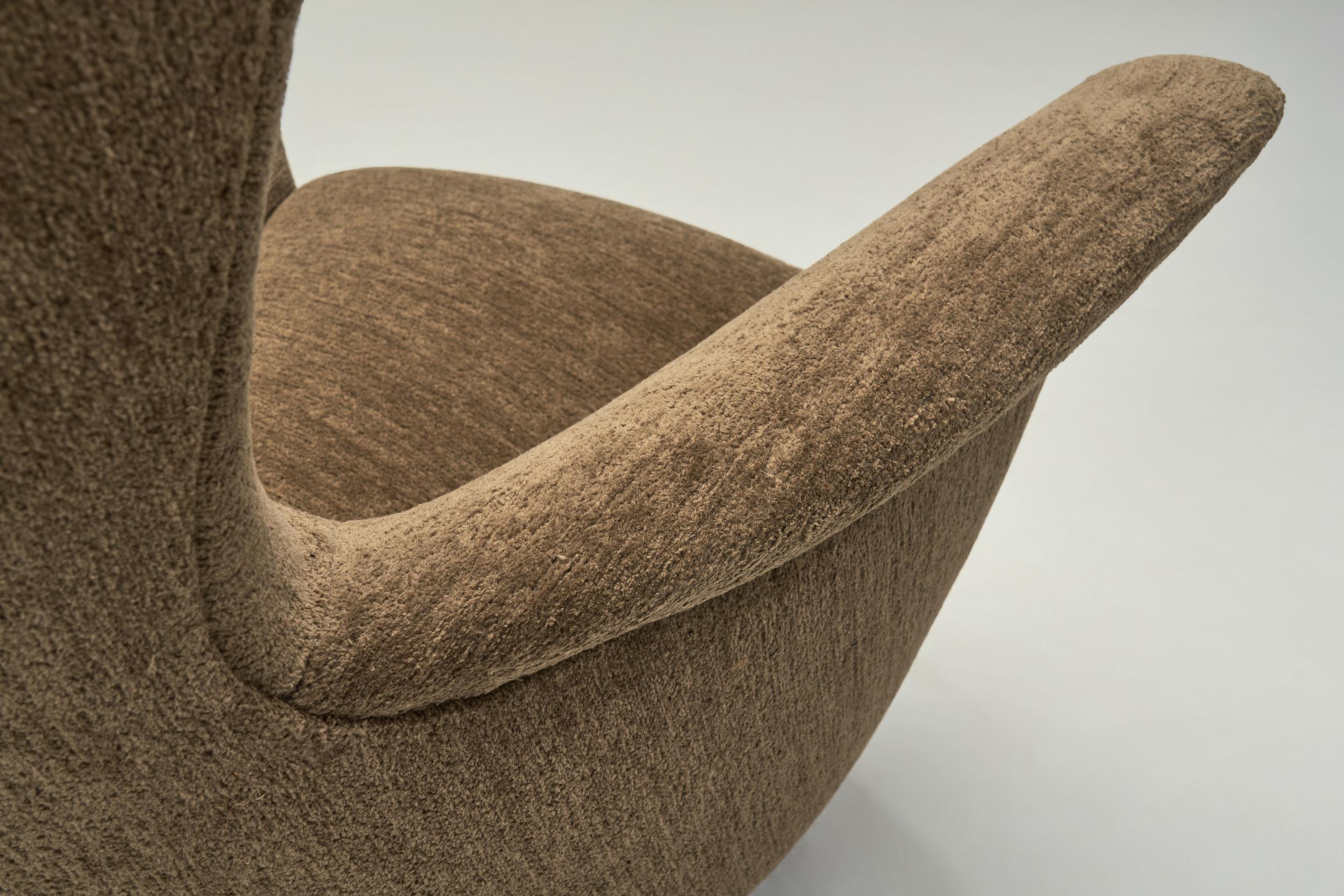 Fauteuil à dossier en forme de pointe, Italie vers 1950 en vente 3