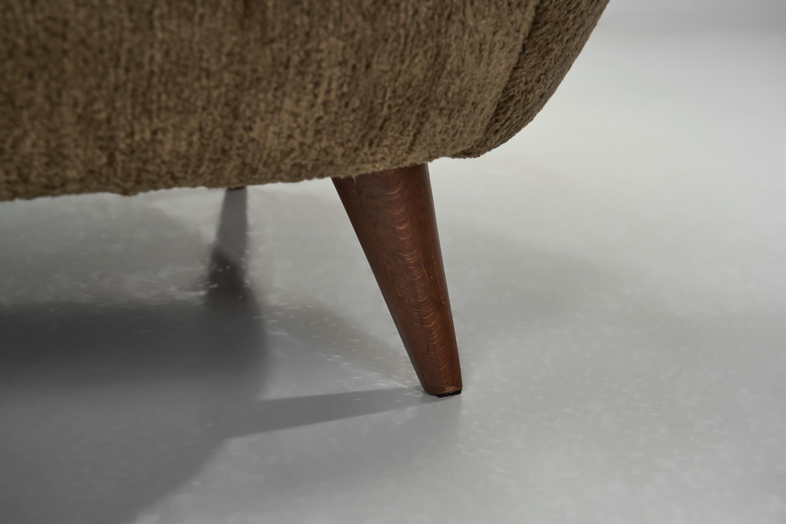 Fauteuil à dossier en forme de pointe, Italie vers 1950 en vente 10