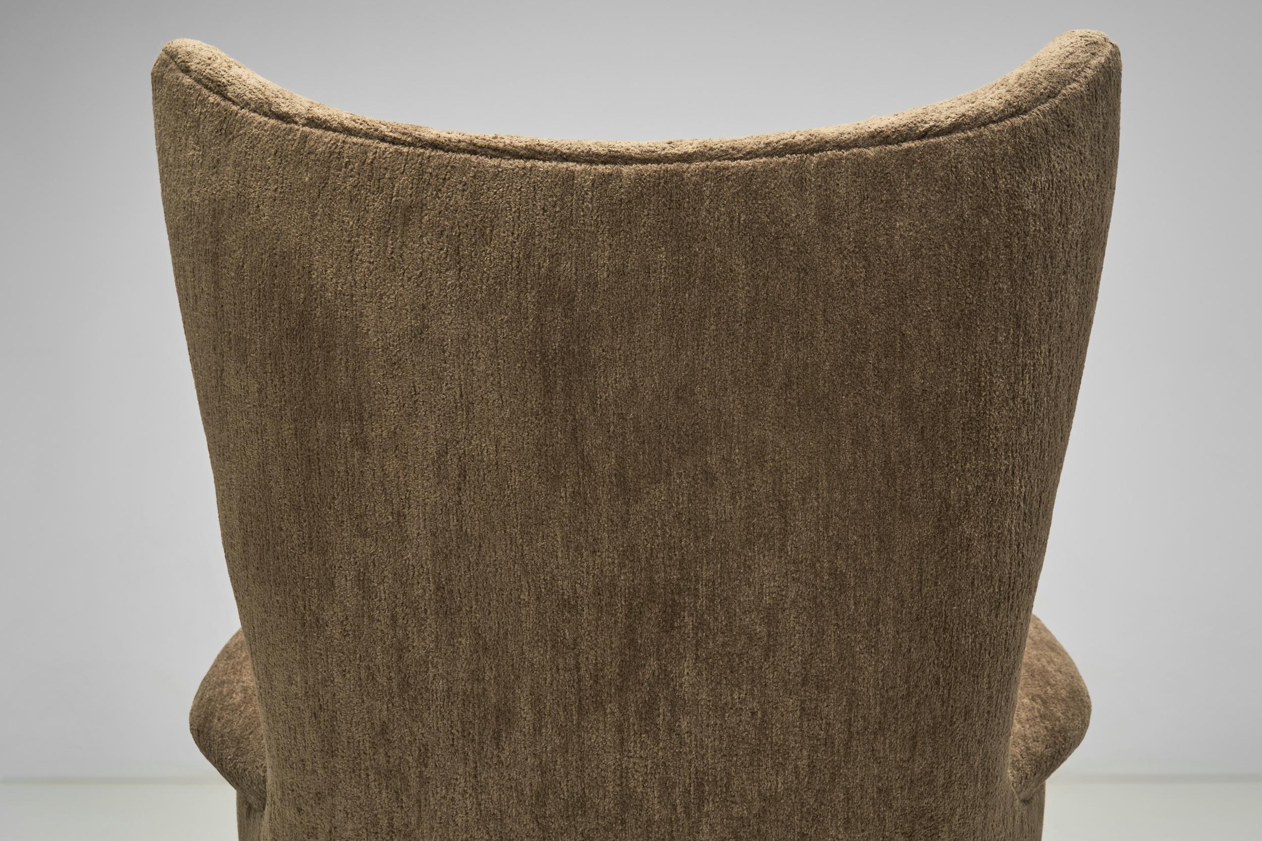 Tissu Fauteuil à dossier en forme de pointe, Italie vers 1950 en vente