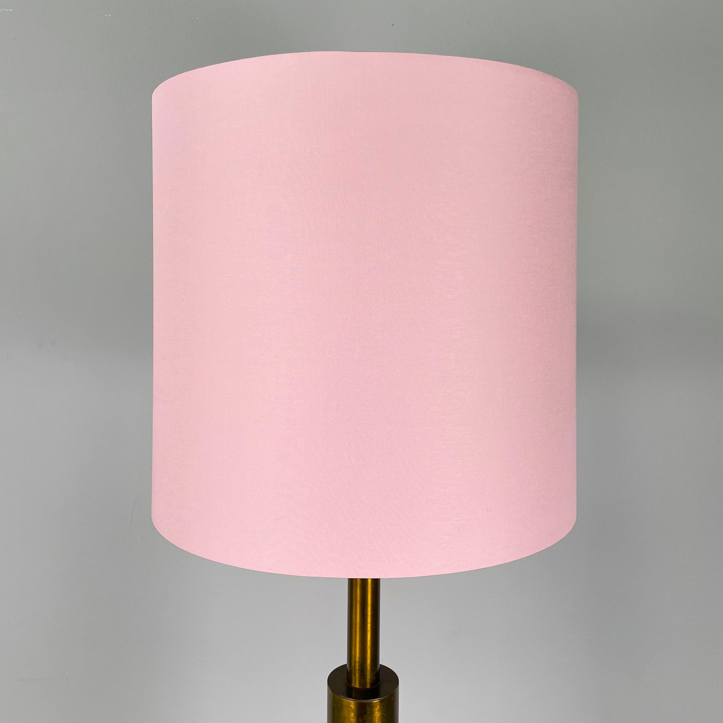 Italian mid-century modern Pink fabric bass Floor lamp Goffredo Reggiani, 1970s In Good Condition In MIlano, IT