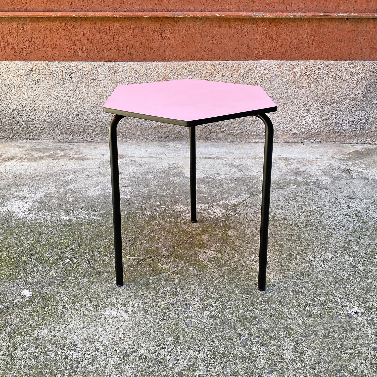 Italian Mid-Century Modern pink formica hexagonal bar tables, 1960s
Set of four hexagonal bar tables, with pink formica top, black border and metal tubular legs.

Perfect condition because completely restored, with new ant.

Available 4 pieces