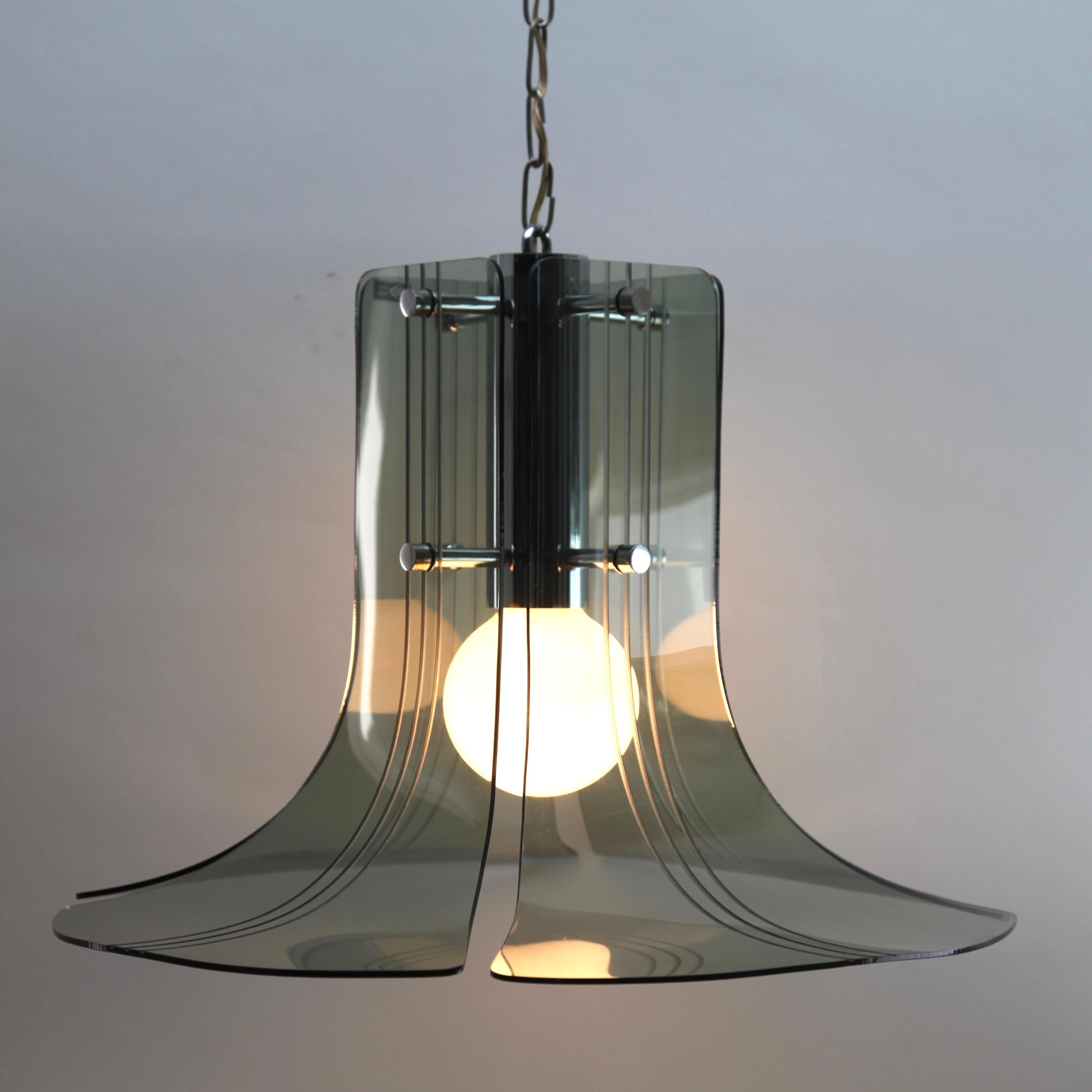 Mid-Century moderno Plexs, un apparecchio a sospensione in vetro della metà del secolo scorso in vendita