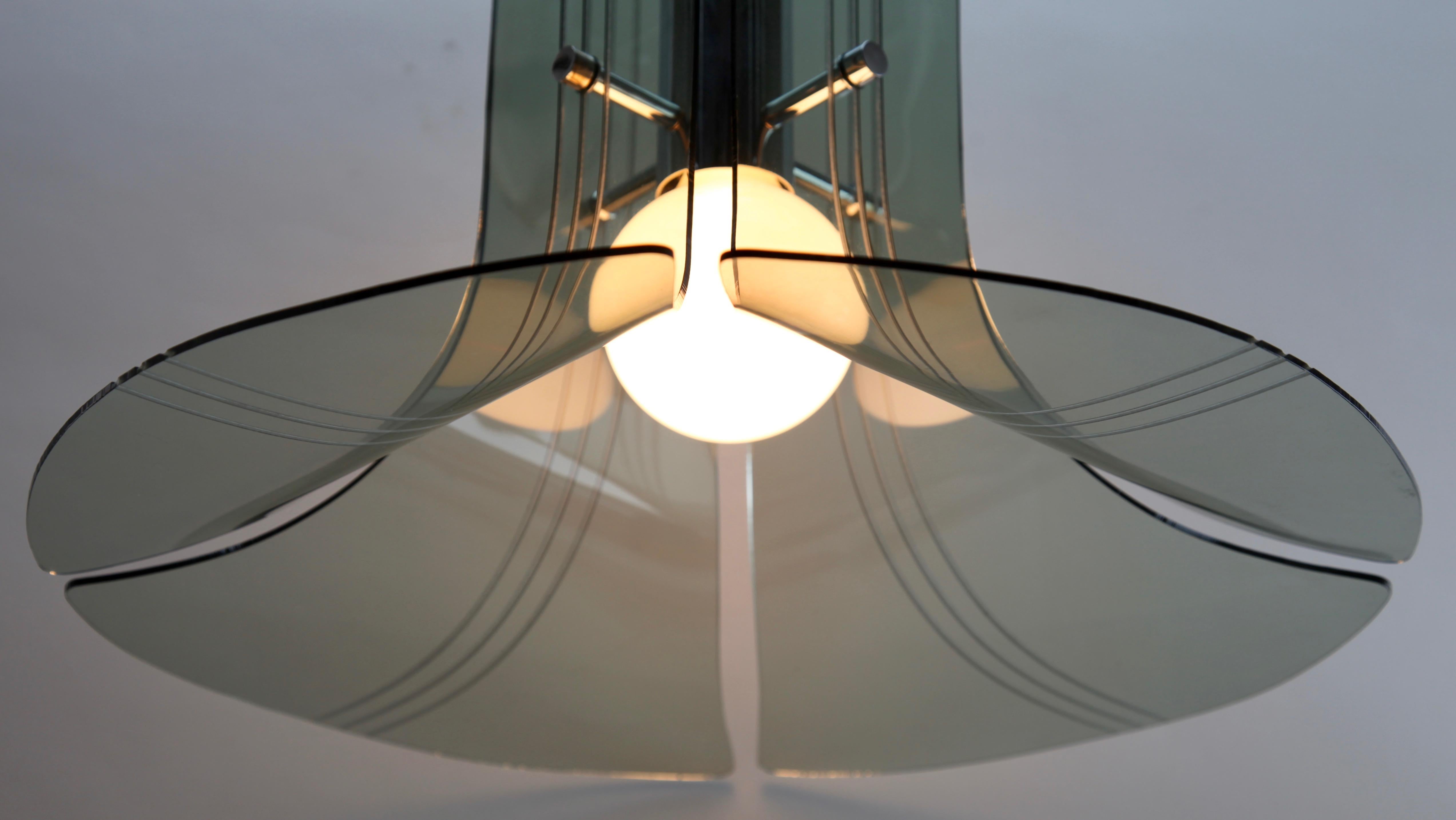 Italian Mid-Century Modern Plexs Glass Pendant/Suspension Fixture In Good Condition For Sale In Verviers, BE