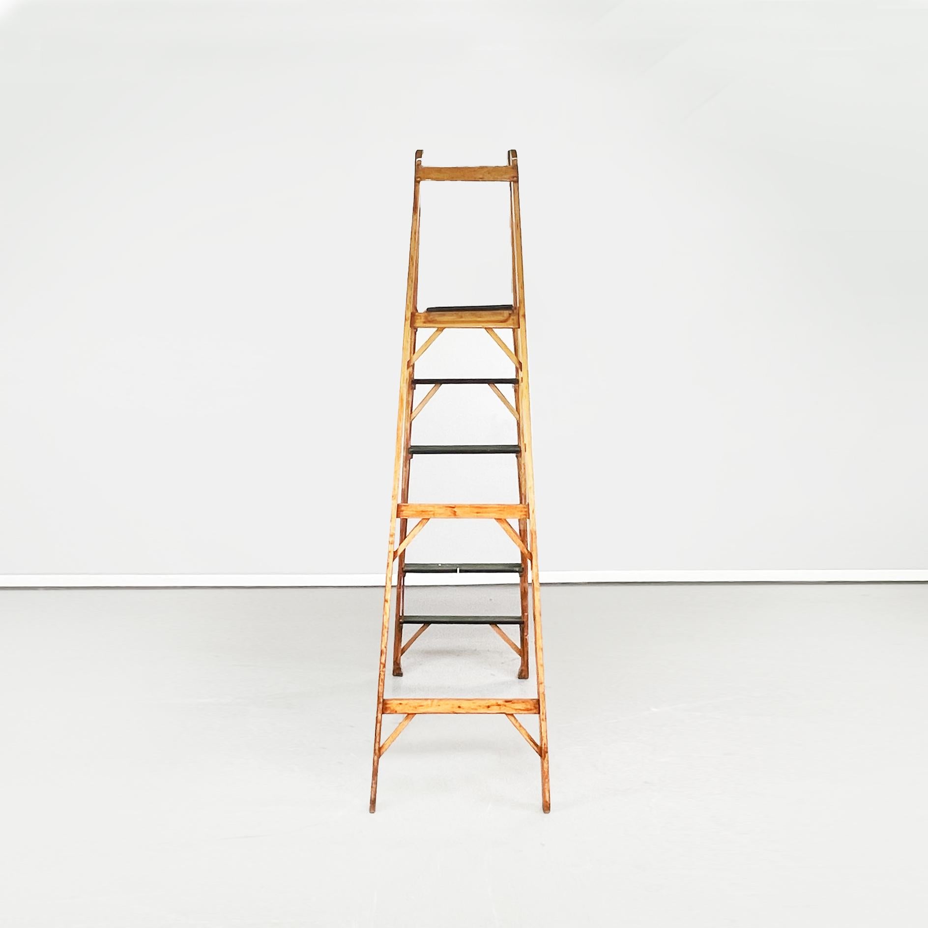 Italian Mid-Century Modern Polished Wooden Step Ladder Stair by Scorta, 1950s In Good Condition In MIlano, IT