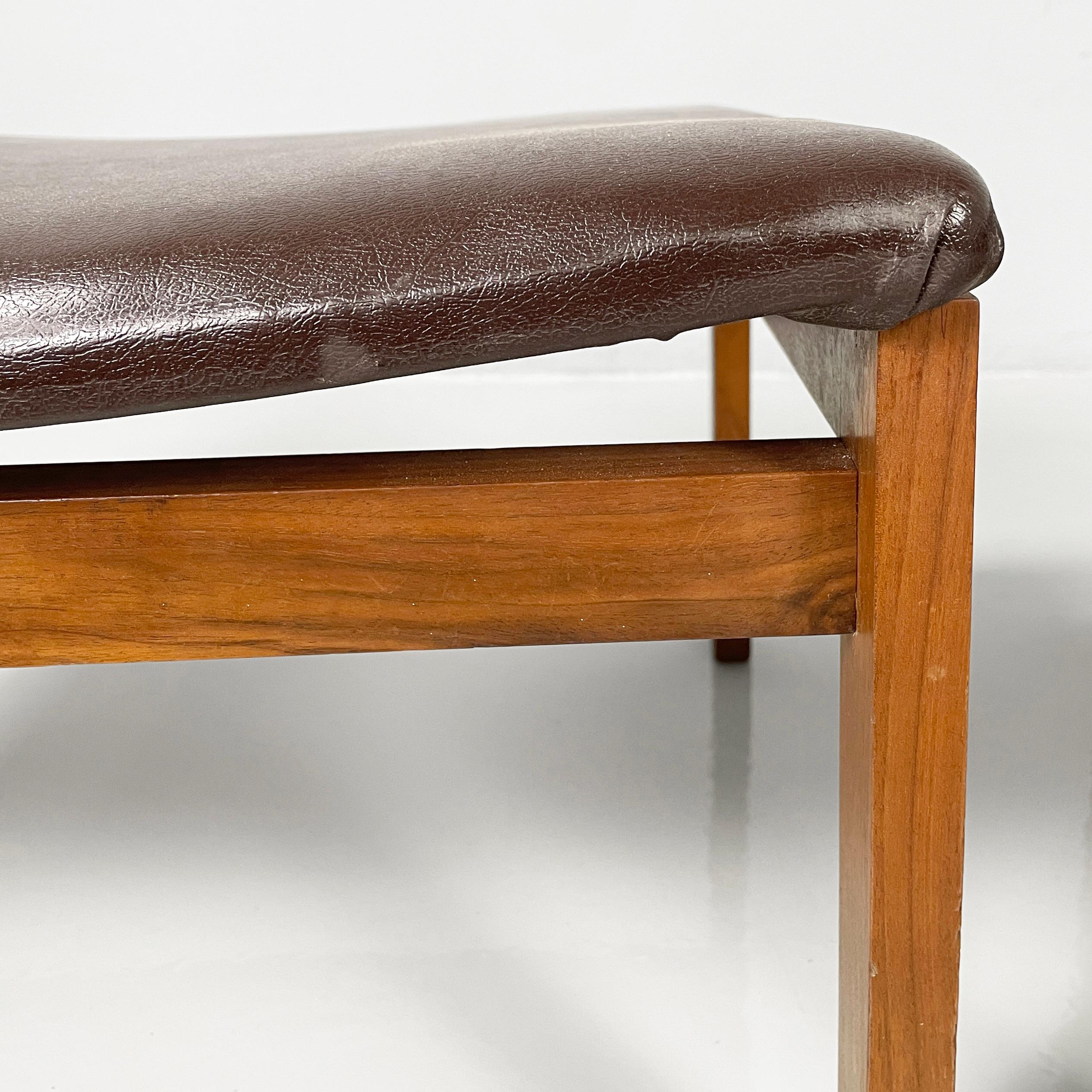Pouf italien moderne du milieu du siècle en cuir Brown et Wood Wood, années 1960 en vente 5