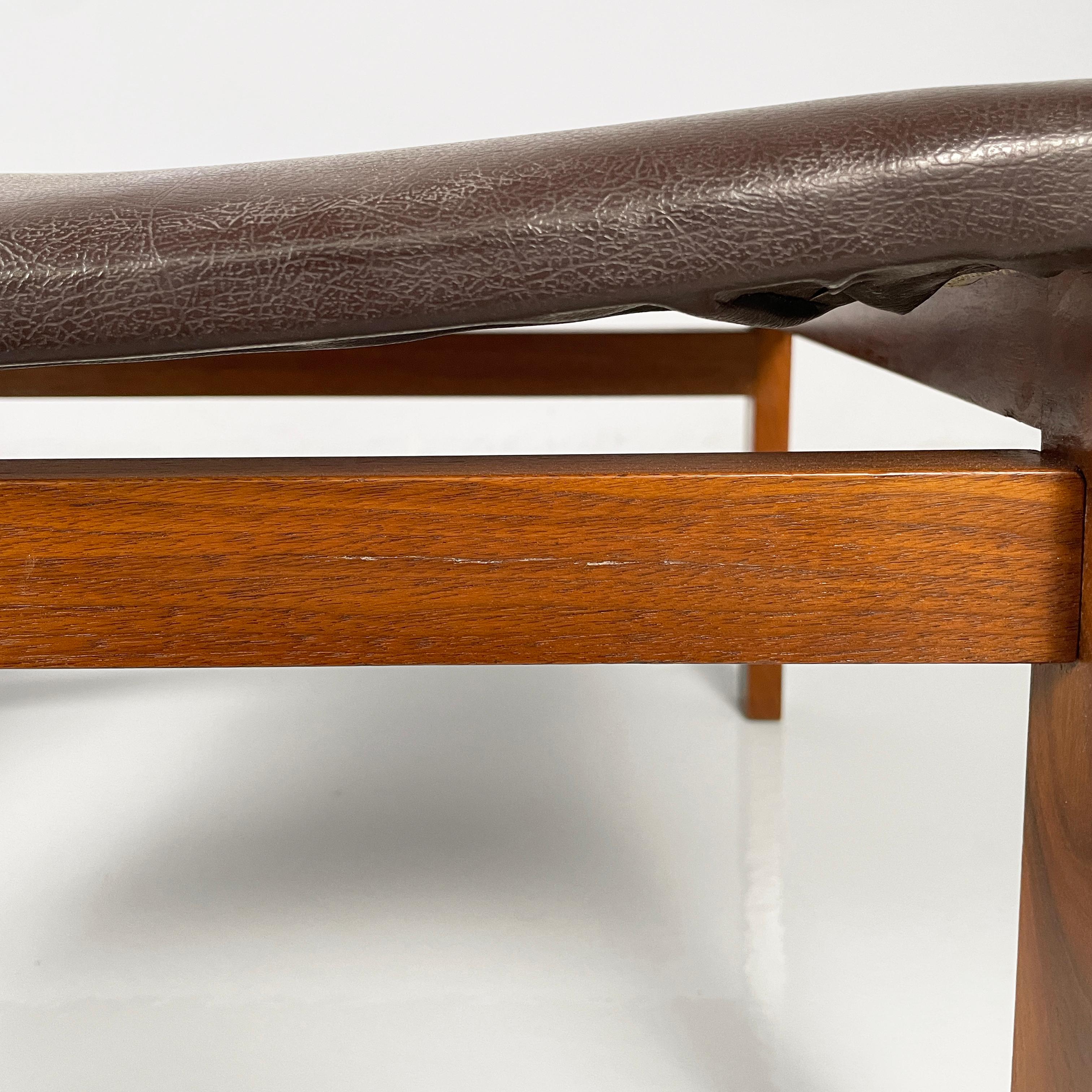 Pouf italien moderne du milieu du siècle en cuir Brown et Wood Wood, années 1960 en vente 7