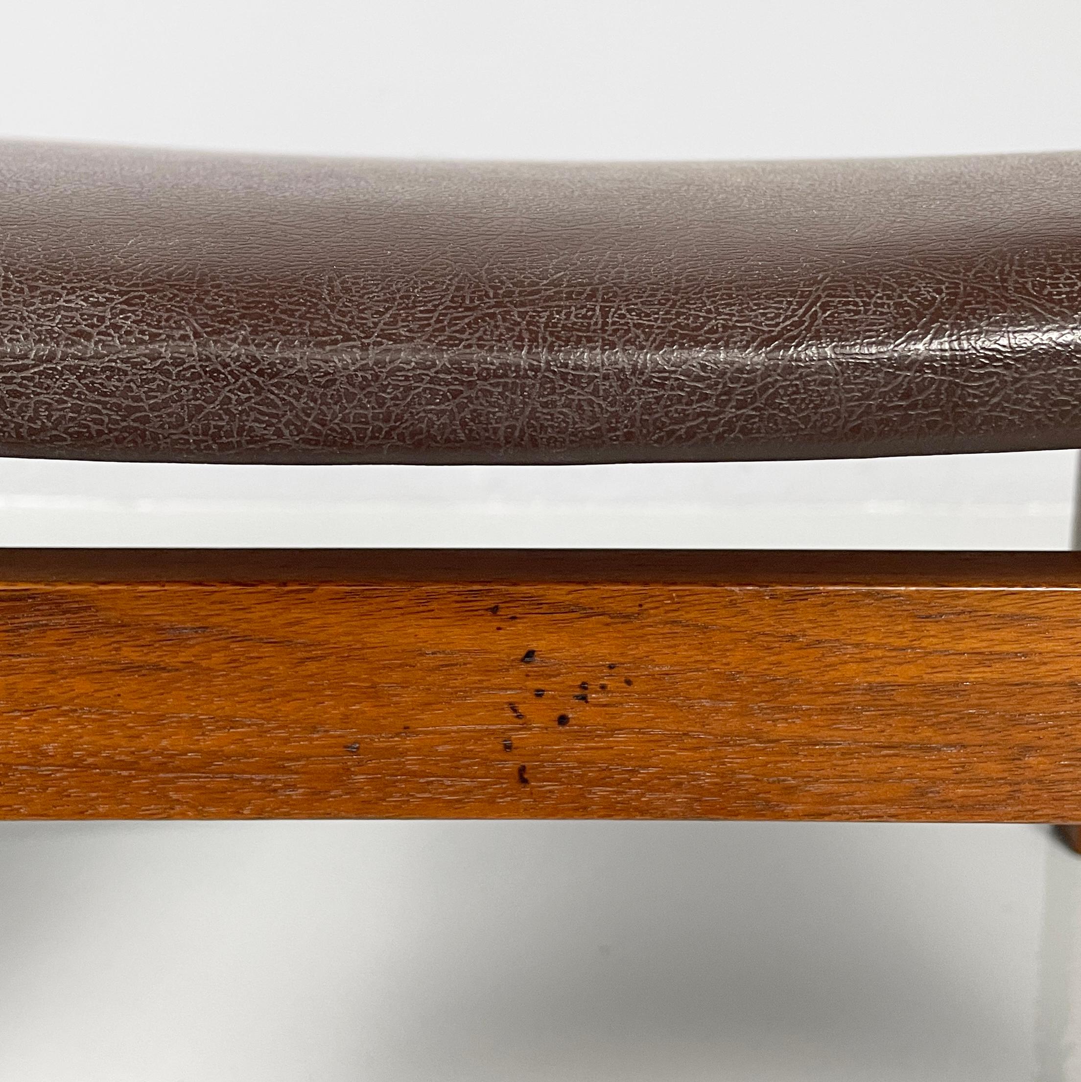 Pouf italien moderne du milieu du siècle en cuir Brown et Wood Wood, années 1960 en vente 8