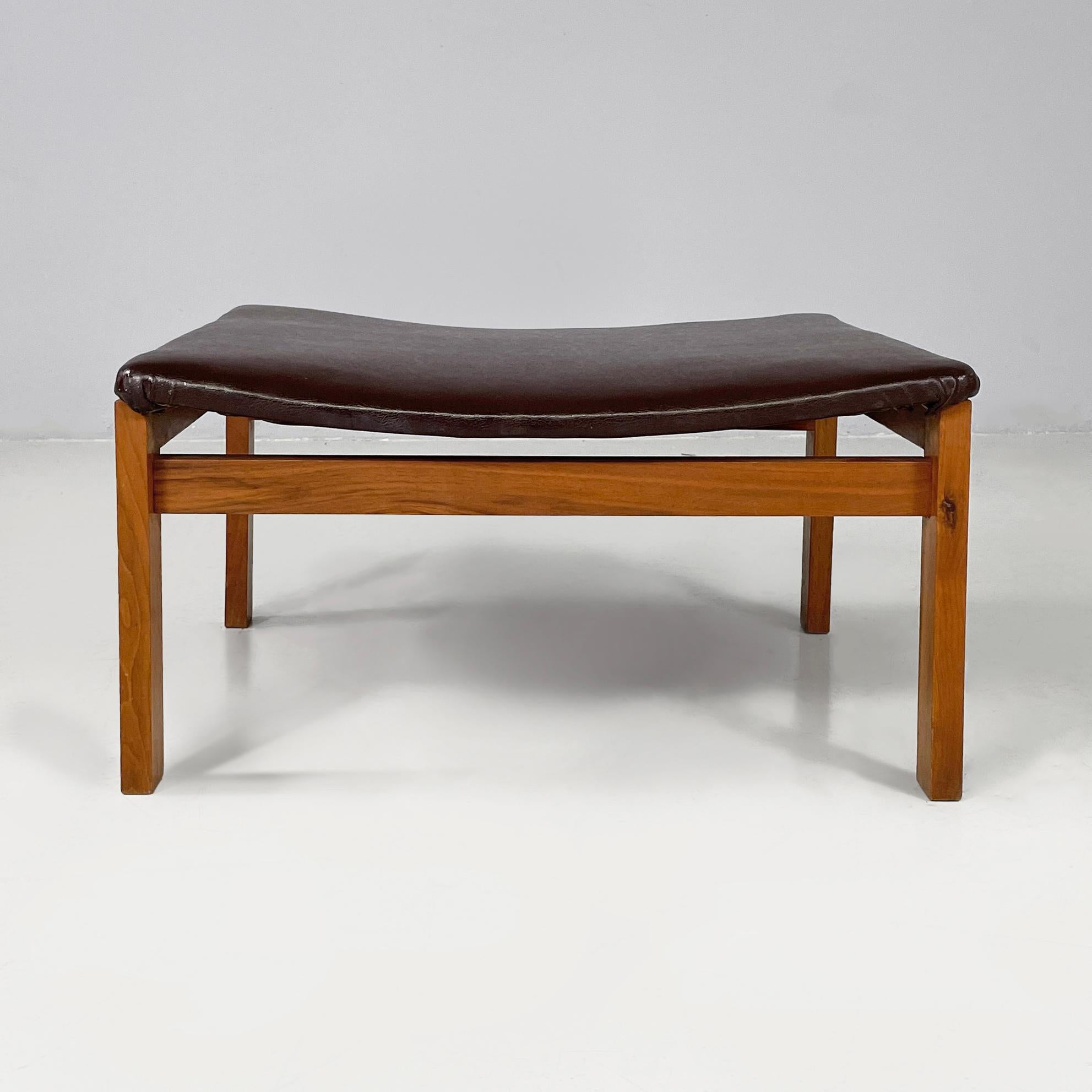 Mid-Century Modern Pouf italien moderne du milieu du siècle en cuir Brown et Wood Wood, années 1960 en vente