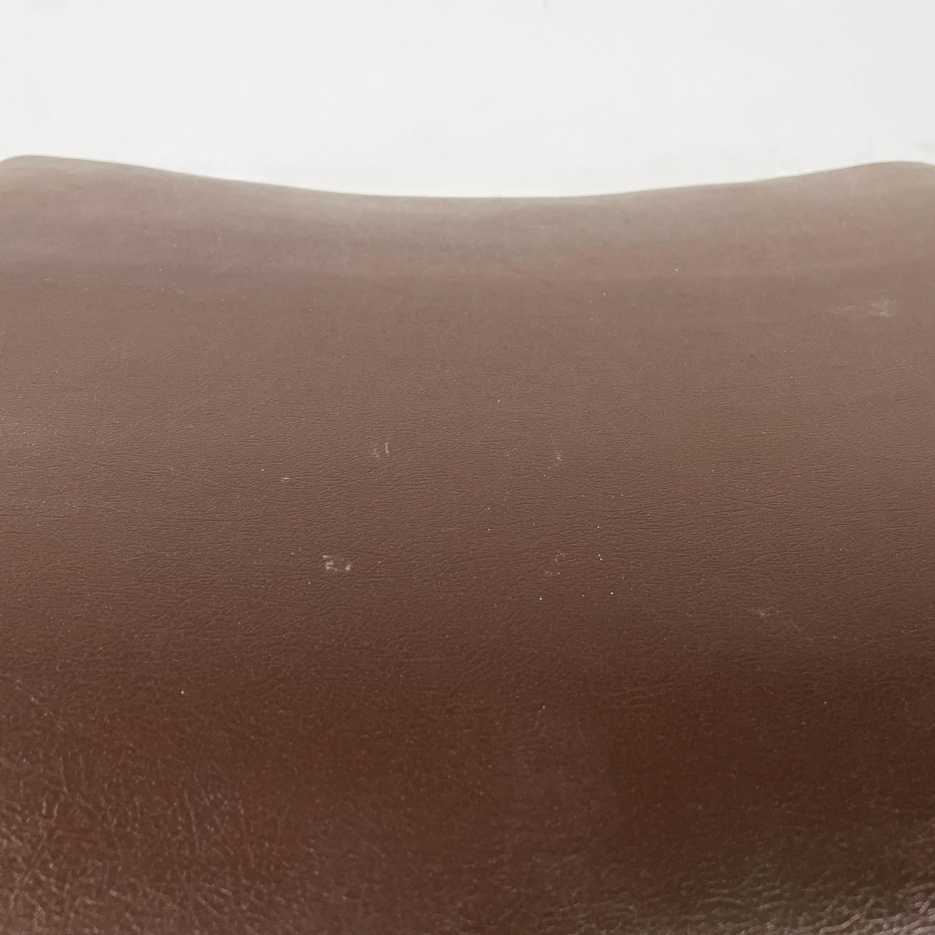 Pouf italien moderne du milieu du siècle en cuir Brown et Wood Wood, années 1960 en vente 2