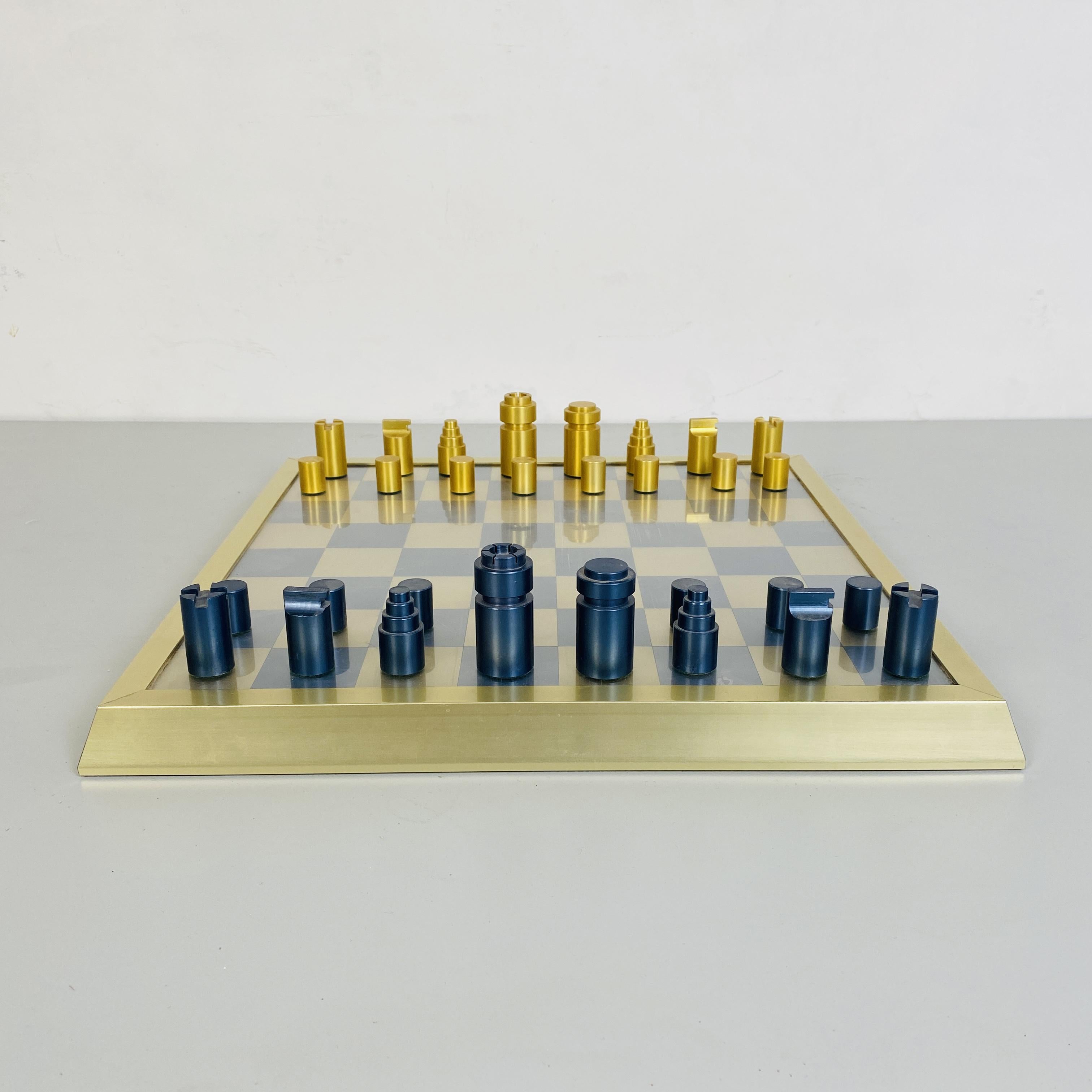 Professional chess board with pawns, 1980s
Professional chessboard in metal, wood and plastic. The game board measures 37.5 x 37.5 cm and the single box measures 4.37 x 4.37 cm. The pieces are in wood painted in gold and metallic blue and are