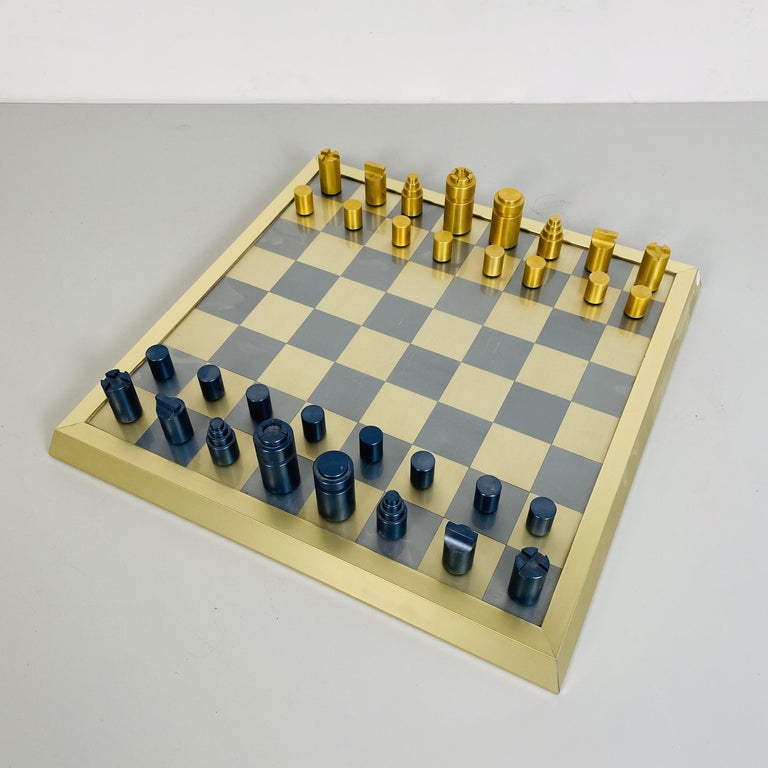 Metal Italian Mid-Century Modern Professional Chess Board with Pawns, 1980s For Sale