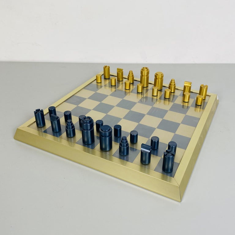Italian Mid-Century Modern Professional Chess Board with Pawns, 1980s For Sale 1