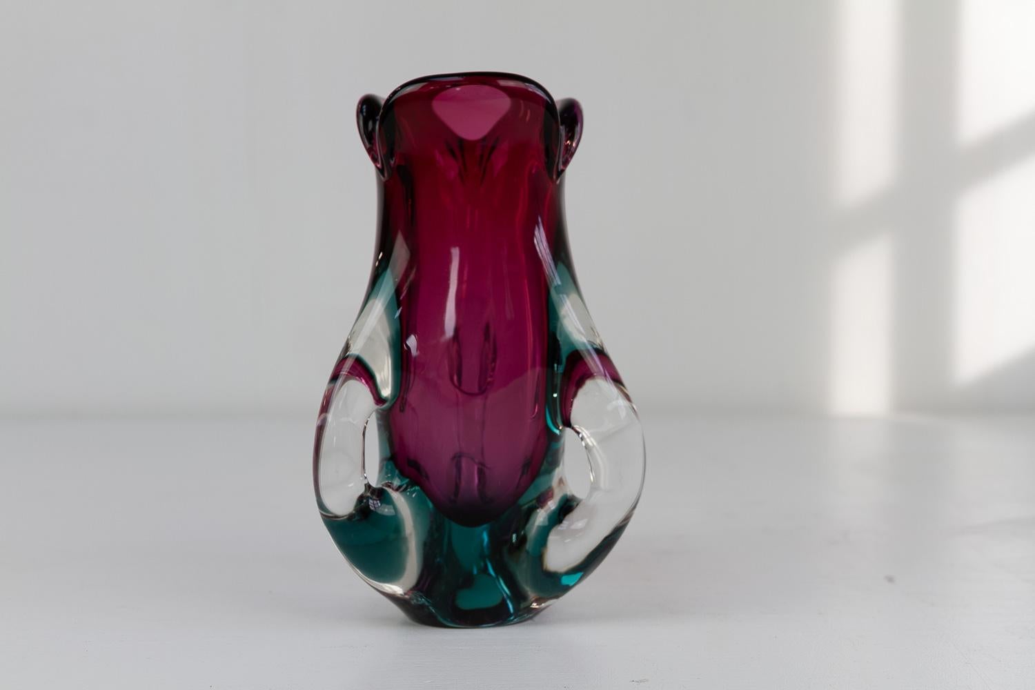Italienische Vase aus lila und grünem Murano-Glas aus der Mitte des Jahrhunderts, 1960er Jahre. (Mitte des 20. Jahrhunderts) im Angebot