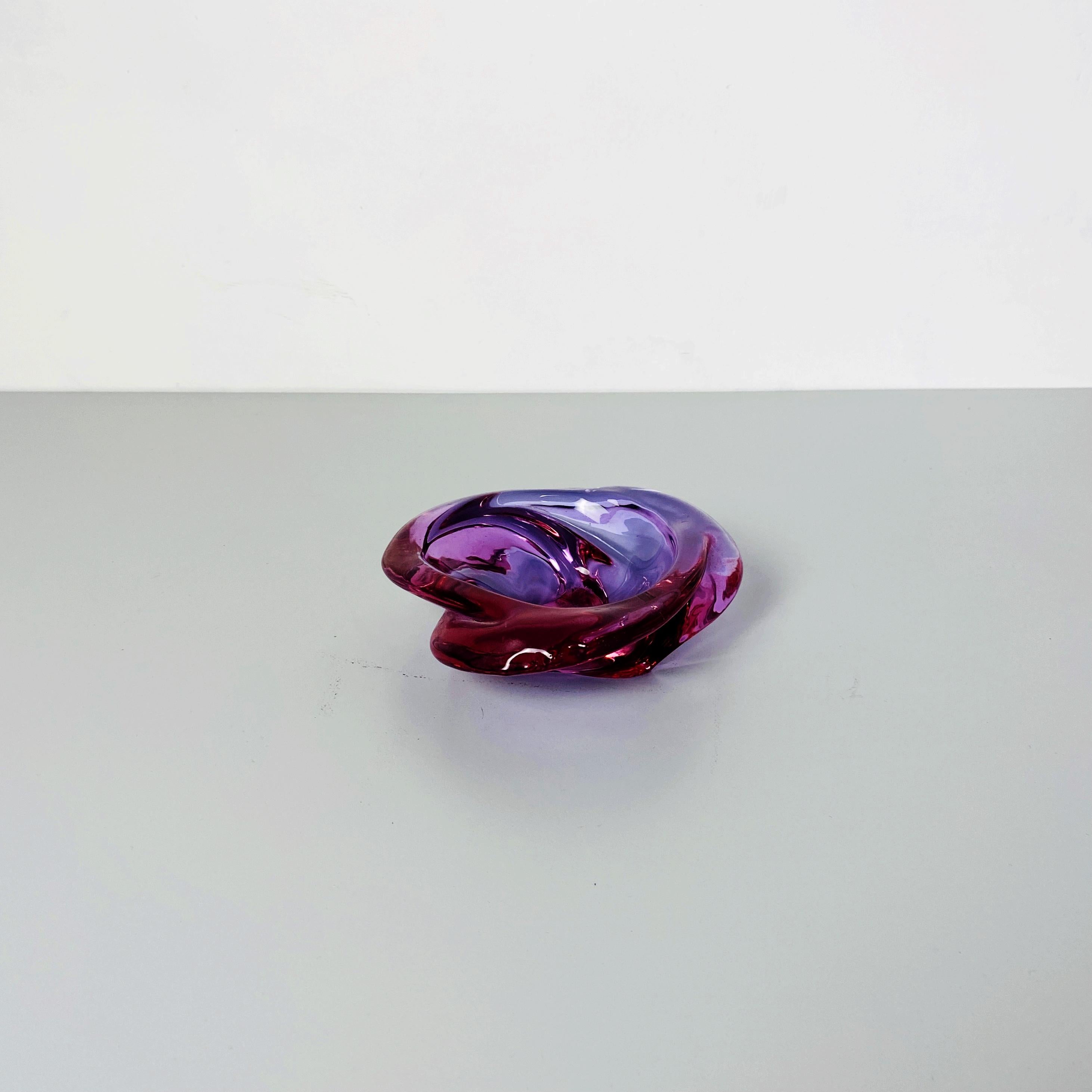 Italian Mid-Century Modern Purple Glass Ashtray with Irregular Shape, 1970s In Good Condition In MIlano, IT