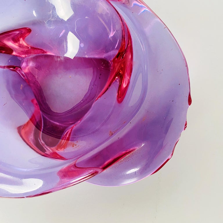 Italian Mid-Century Modern Purple Glass Ashtray with Irregular Shape, 1970s For Sale 3
