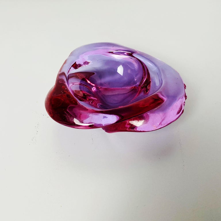 Italian Mid-Century Modern Purple Glass Ashtray with Irregular Shape, 1970s For Sale 4