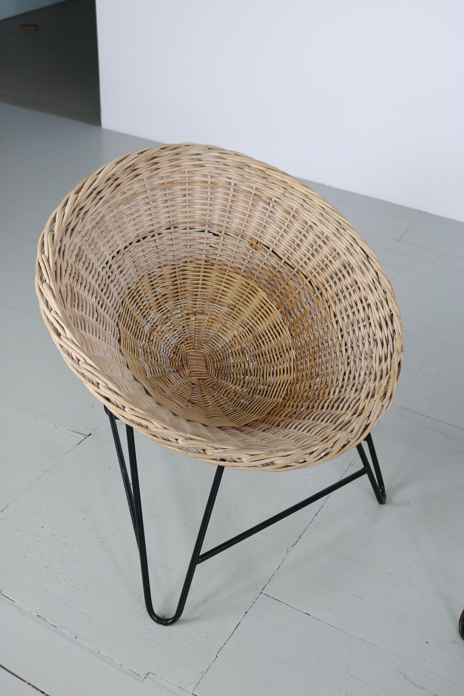 Italian Mid-Century Modern light brown coconut-shaped Rattan Basket Chair, 1950 For Sale 6
