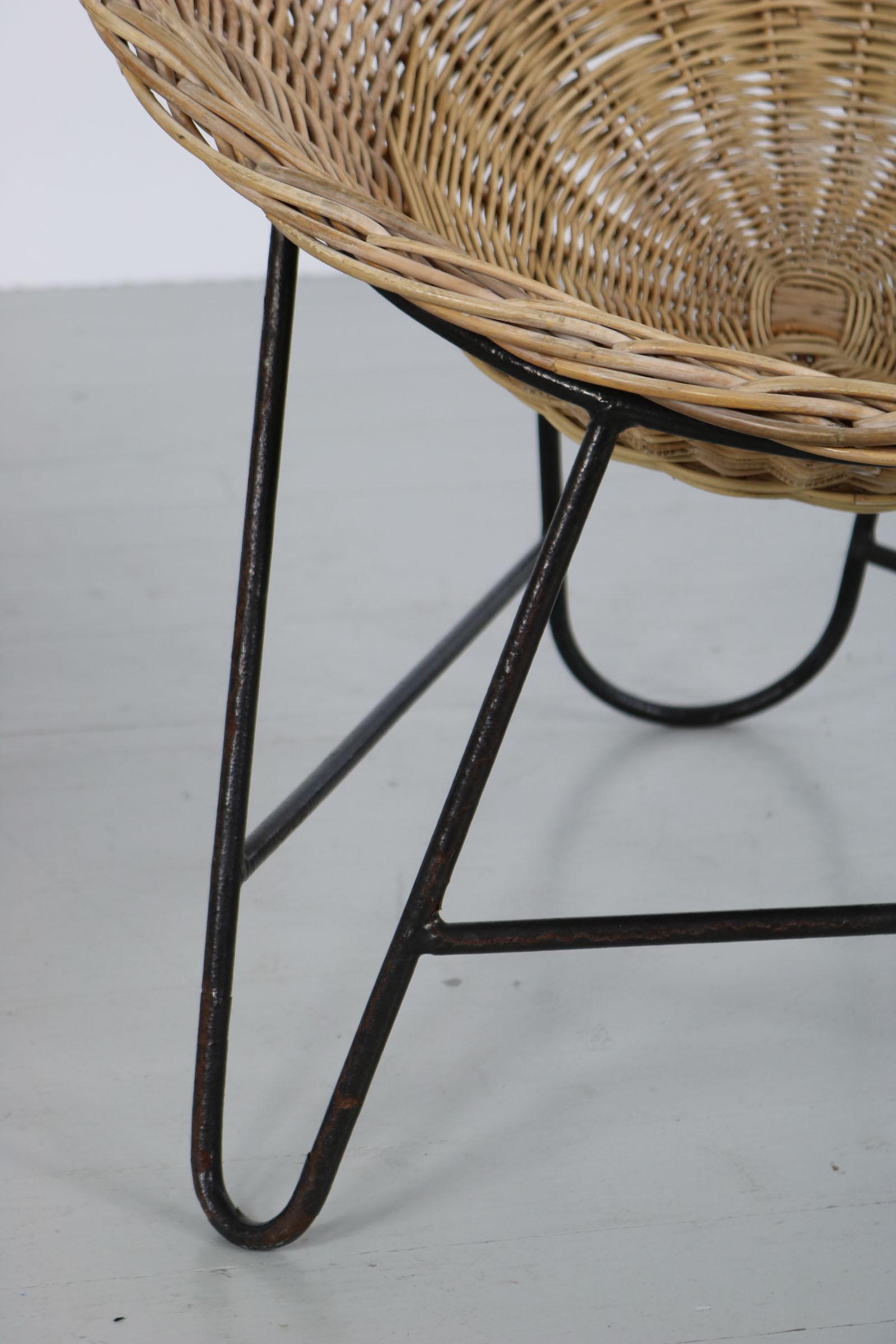 Italian Mid-Century Modern light brown coconut-shaped Rattan Basket Chair, 1950 For Sale 9