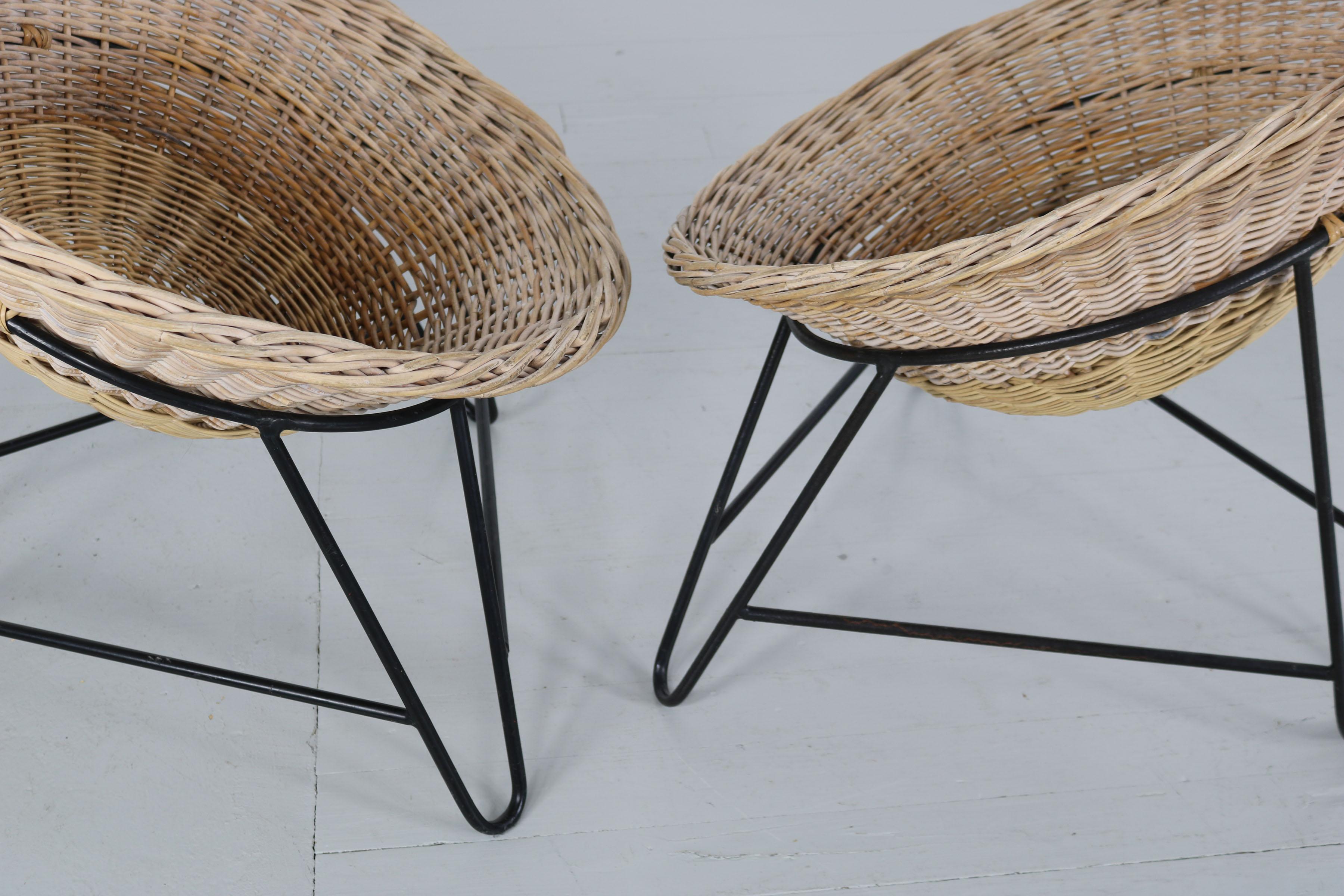 Italian Mid-Century Modern light brown coconut-shaped Rattan Basket Chair, 1950 For Sale 13