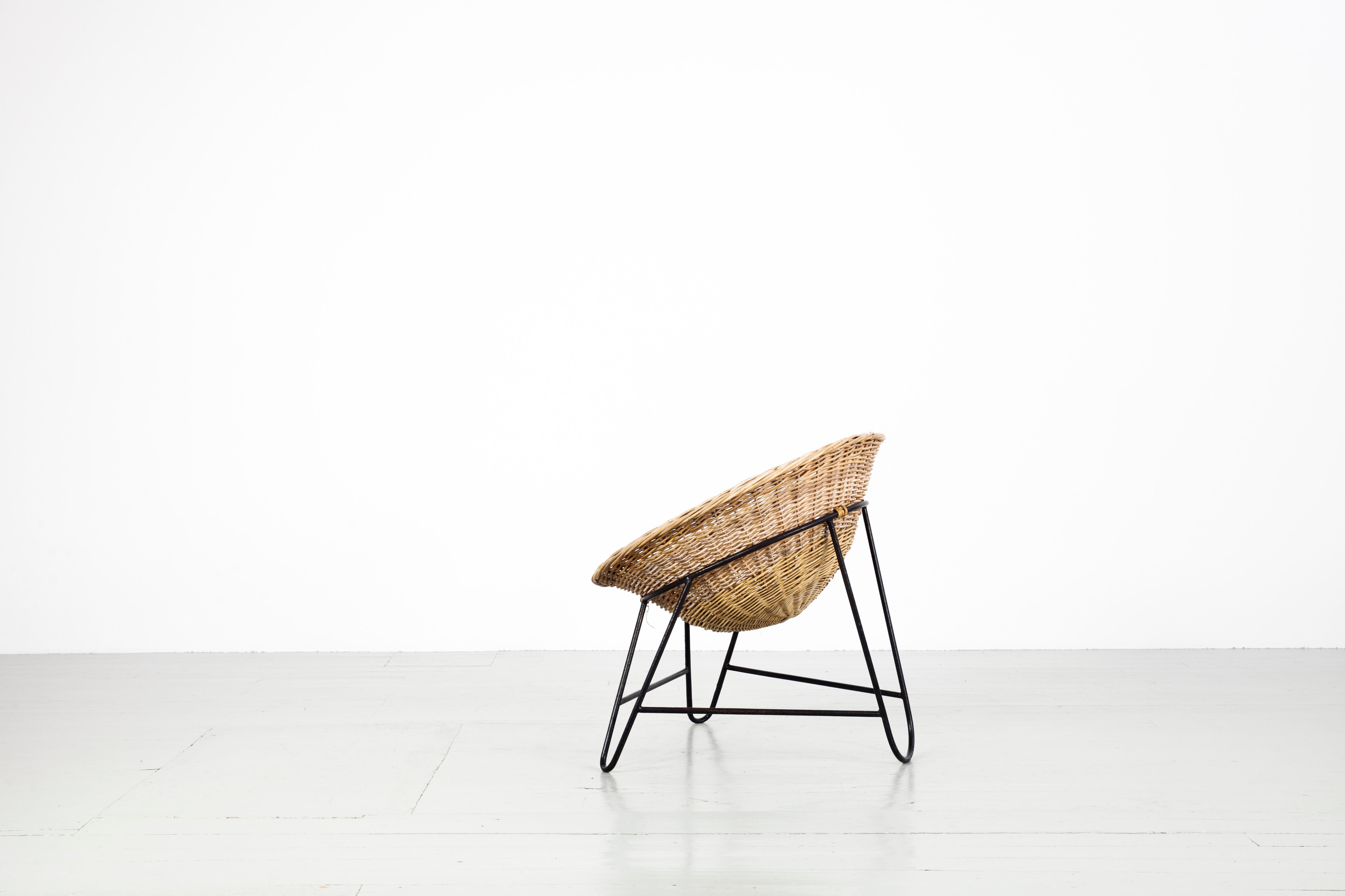 Lacquered Italian Mid-Century Modern light brown coconut-shaped Rattan Basket Chair, 1950 For Sale