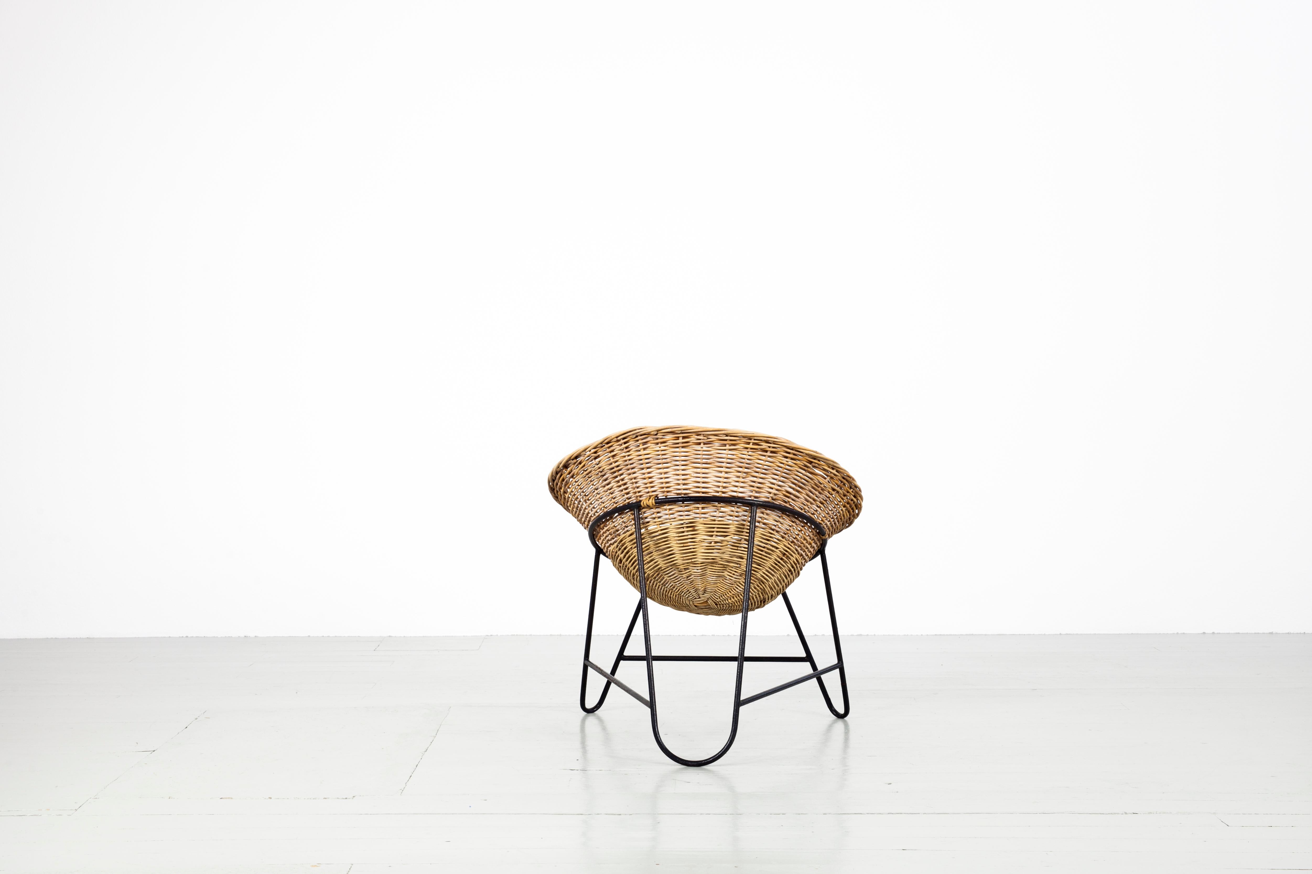 Mid-20th Century Italian Mid-Century Modern light brown coconut-shaped Rattan Basket Chair, 1950 For Sale