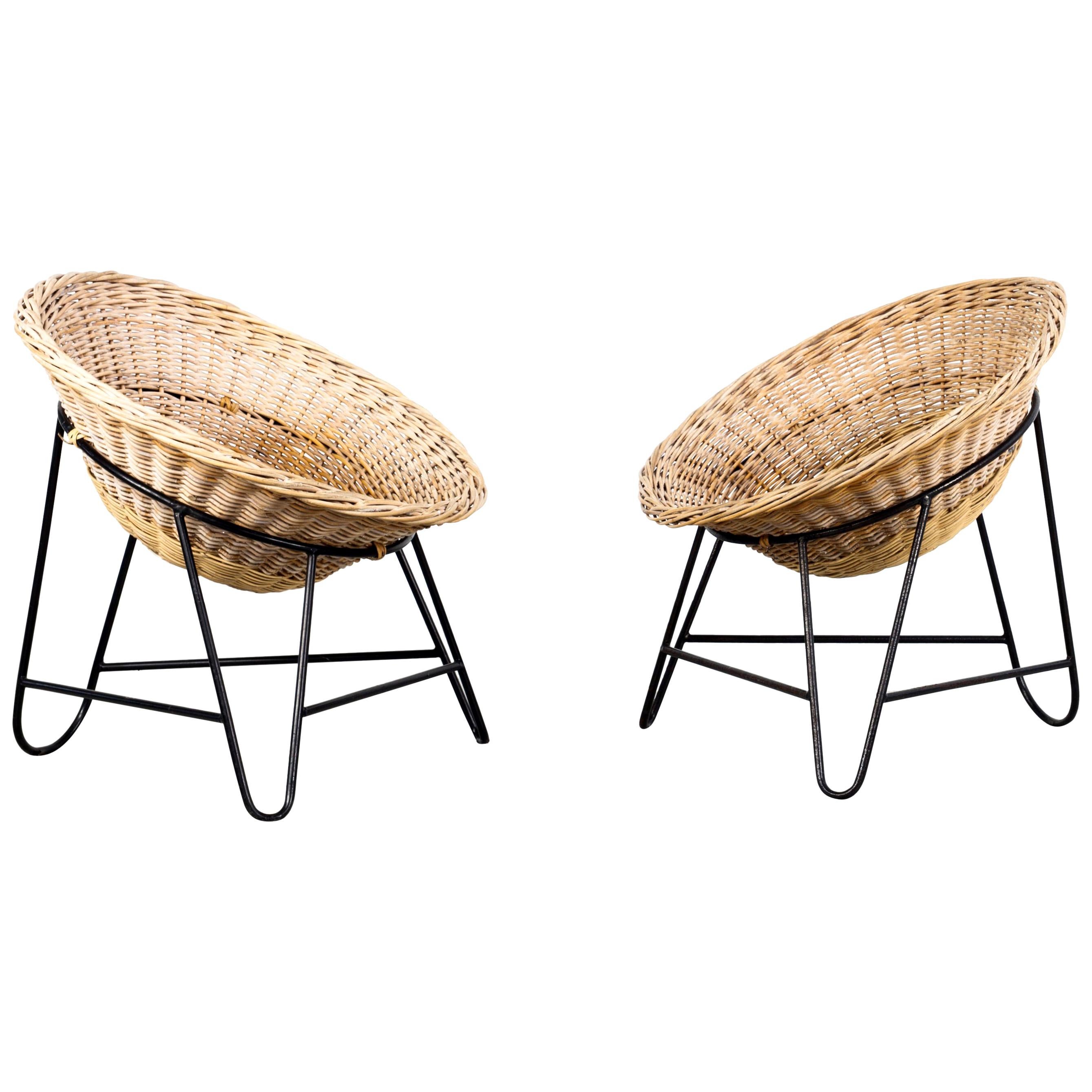 Chaise panier en rotin brun clair en forme de noix de coco:: 1950 en vente