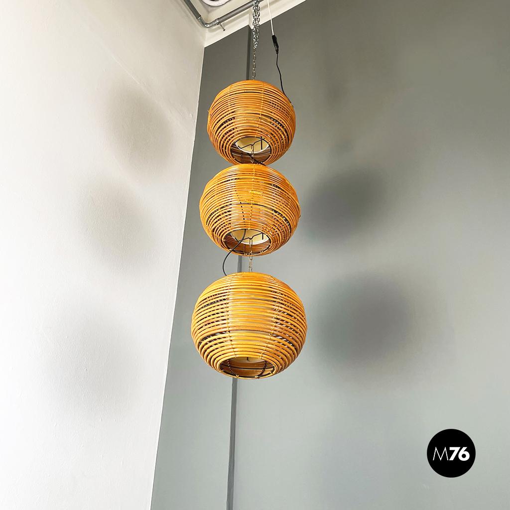 Italian Mid-Century Modern Rattan Chandelier with 3 Spherical Lampshade, 1960s In Good Condition For Sale In MIlano, IT
