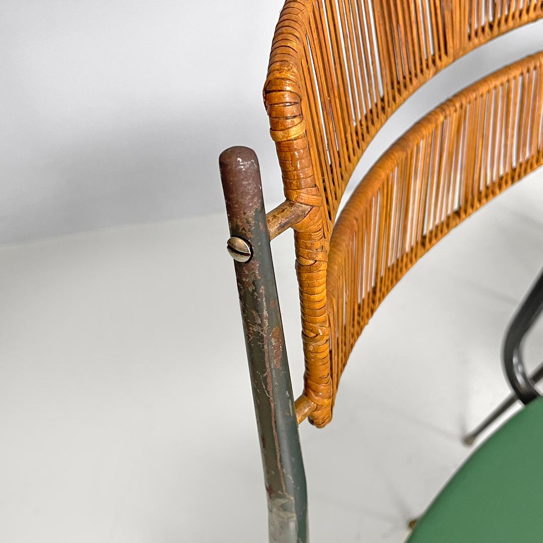 Sedie italiane di metà secolo in rattan verde ecopelle nero metallo anni '60 in vendita 2