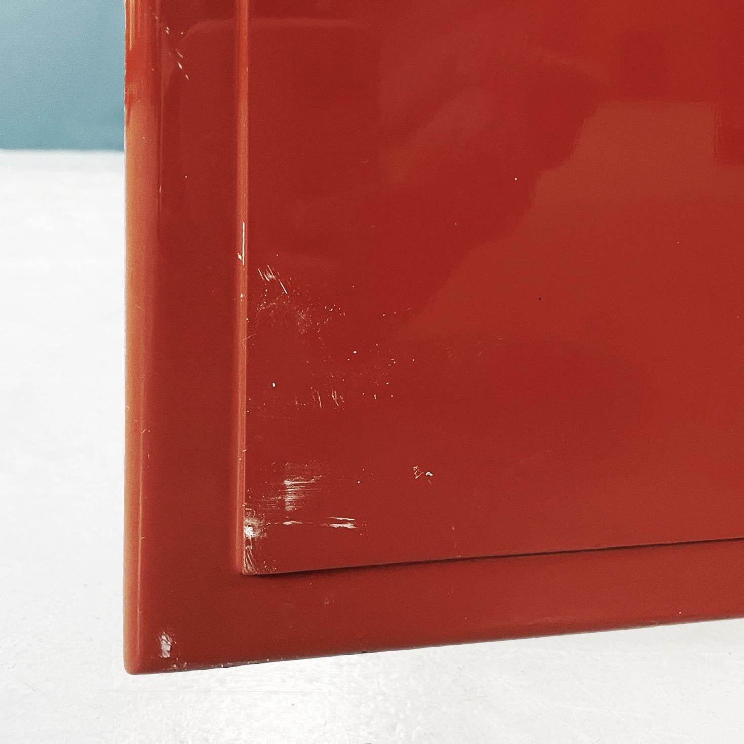 Italienisches rechteckiges Sideboard aus rot lackiertem Massivholz, Mid-Century Modern, 1980er Jahre im Angebot 5