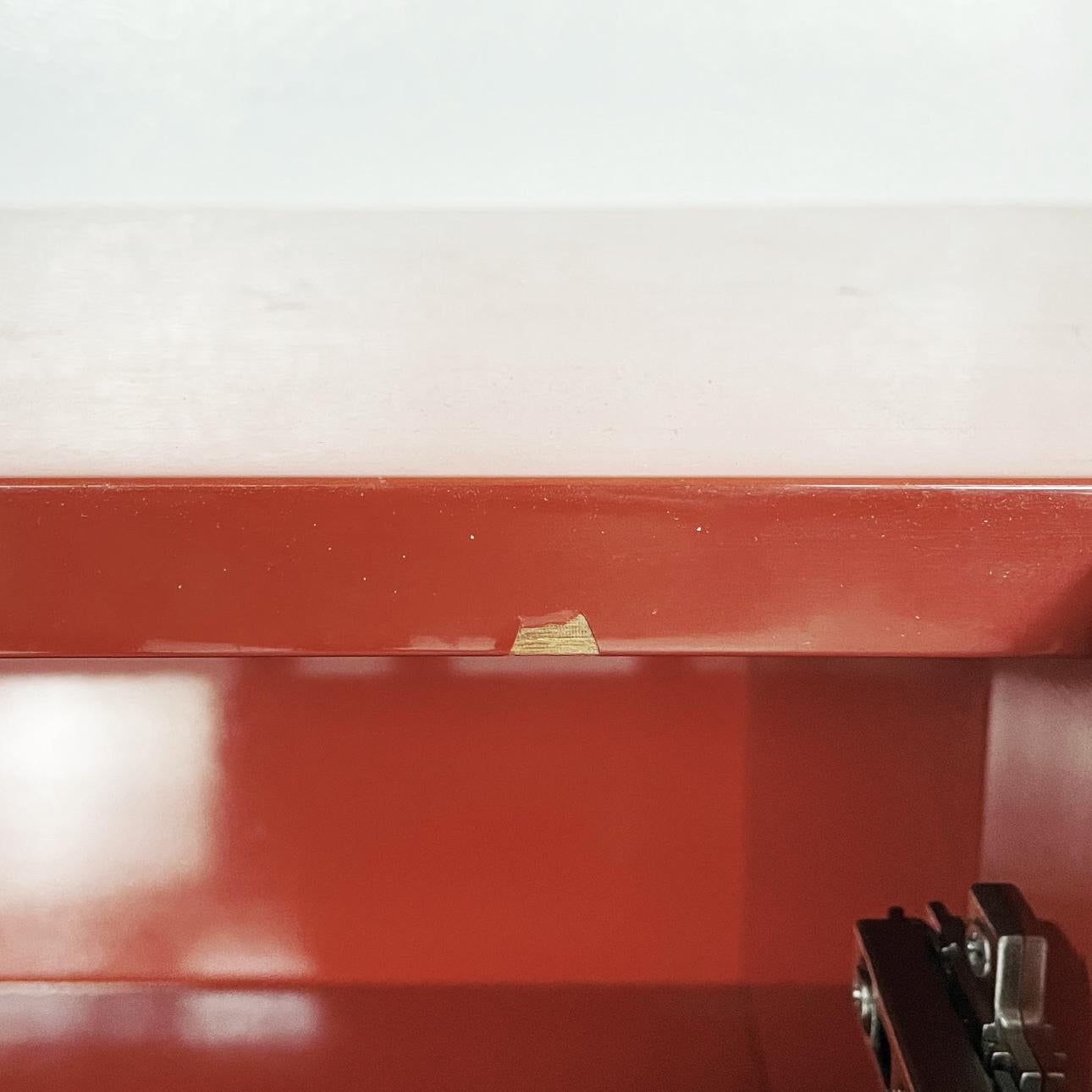 Italienisches rechteckiges Sideboard aus rot lackiertem Massivholz, Mid-Century Modern, 1980er Jahre im Angebot 6