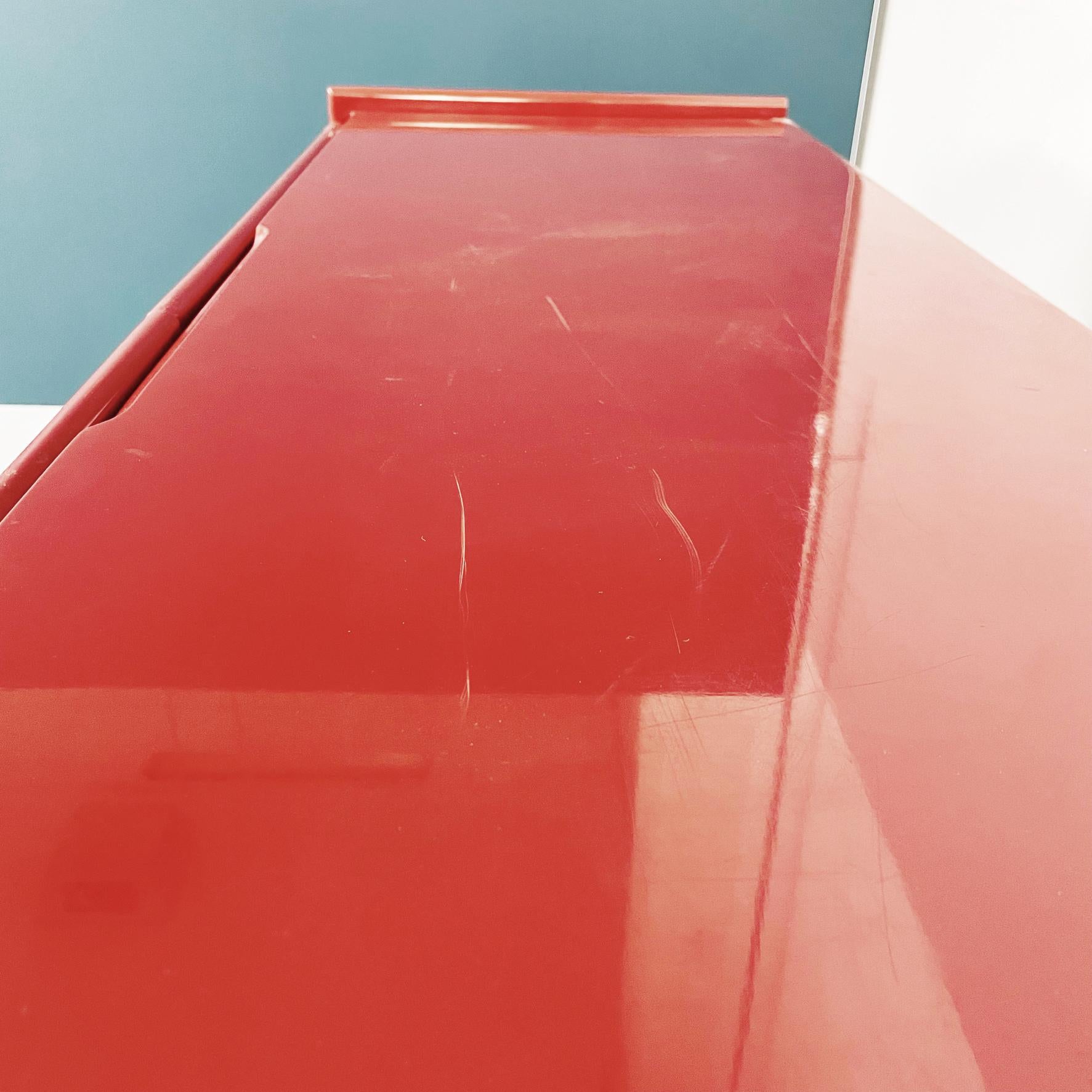 Italienisches rechteckiges Sideboard aus rot lackiertem Massivholz, Mid-Century Modern, 1980er Jahre im Angebot 9