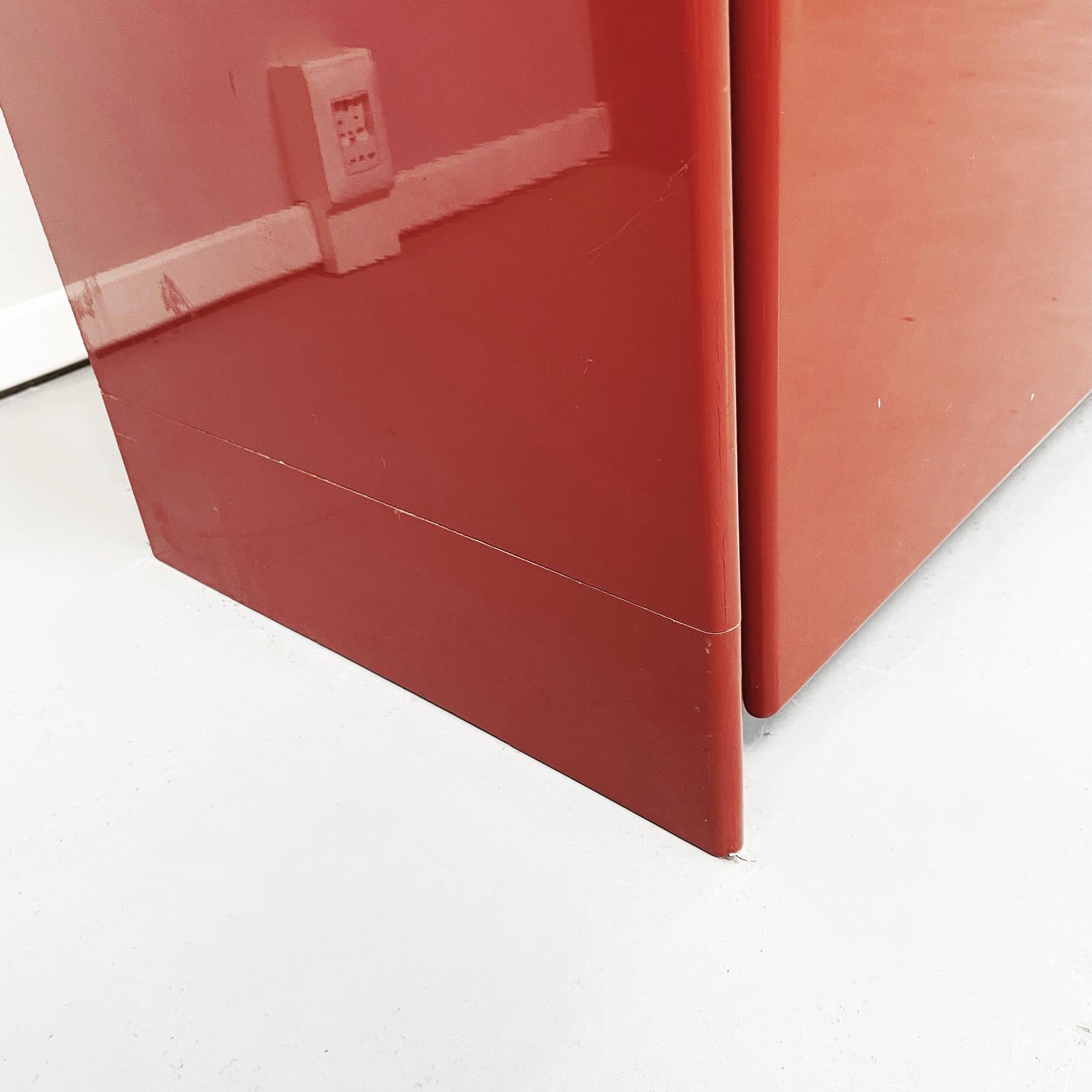 Italienisches rechteckiges Sideboard aus rot lackiertem Massivholz, Mid-Century Modern, 1980er Jahre im Angebot 13