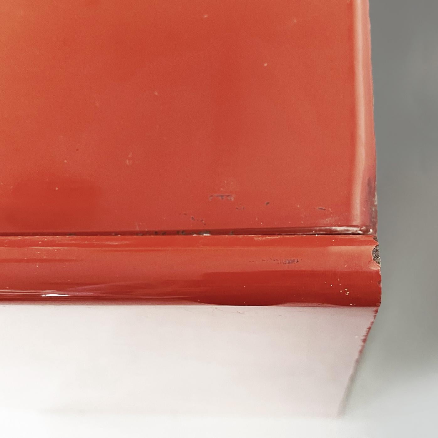 Italienisches rechteckiges Sideboard aus rot lackiertem Massivholz, Mid-Century Modern, 1980er Jahre im Angebot 14