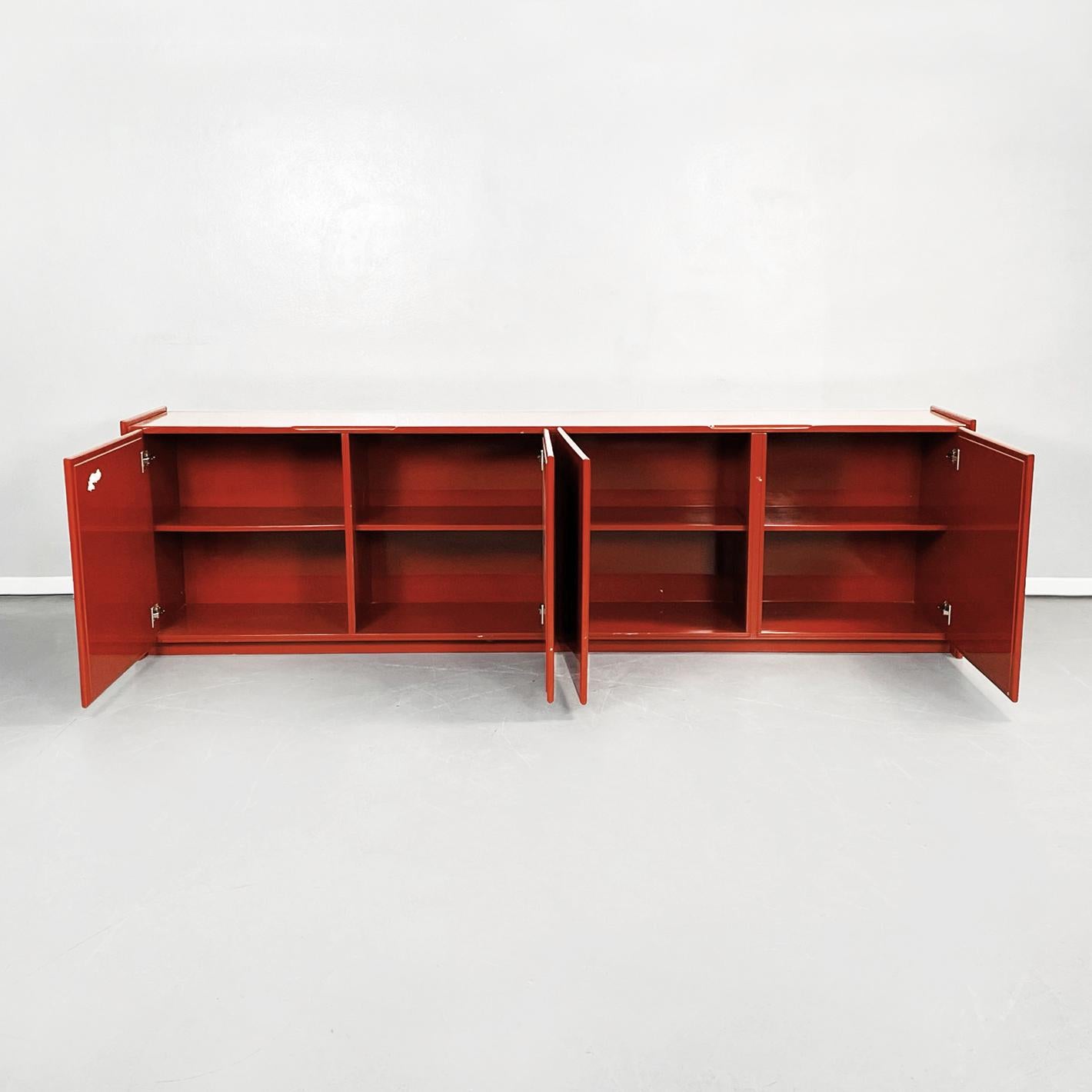 Italienisches rechteckiges Sideboard aus rot lackiertem Massivholz, Mid-Century Modern, 1980er Jahre (Moderne der Mitte des Jahrhunderts) im Angebot