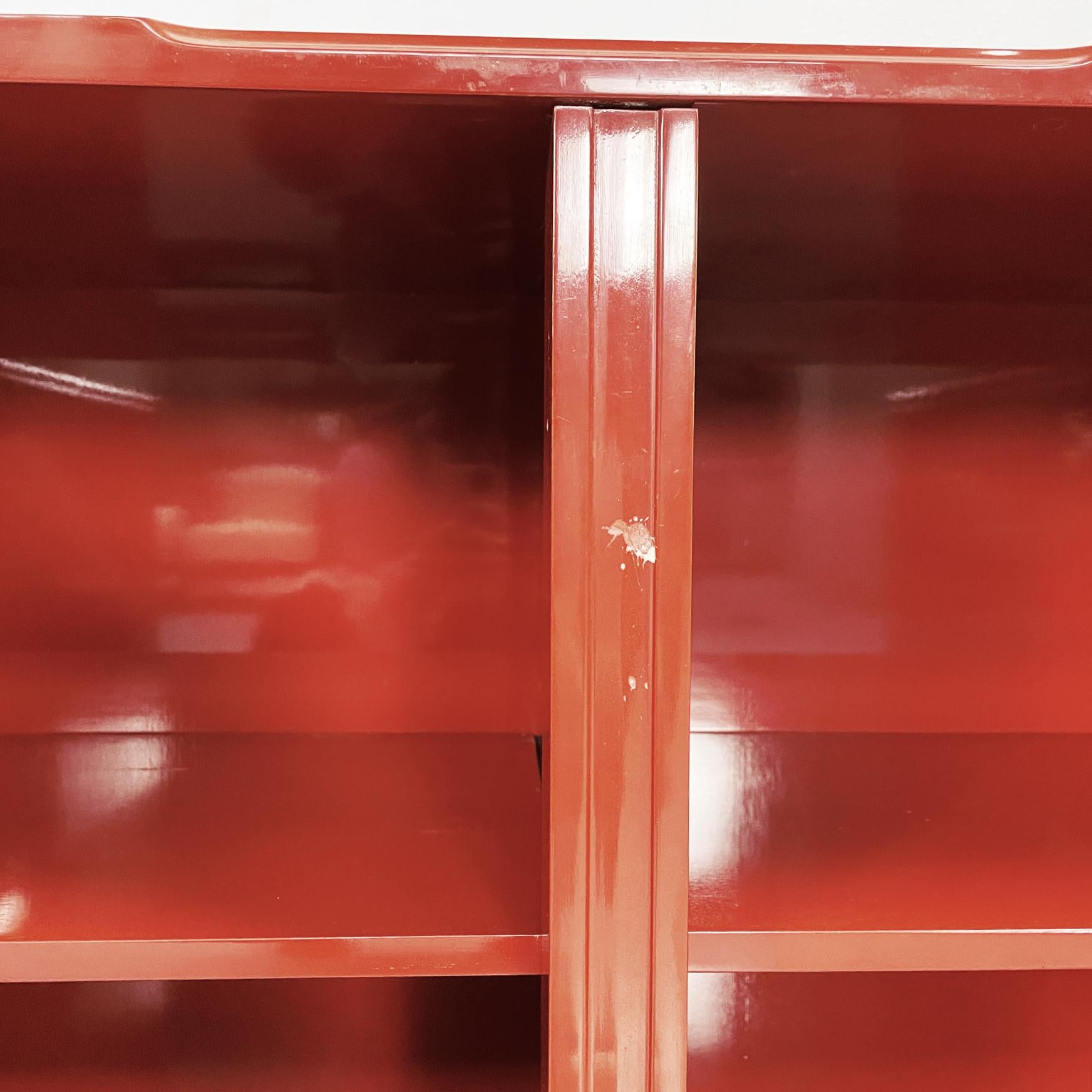 Italienisches rechteckiges Sideboard aus rot lackiertem Massivholz, Mid-Century Modern, 1980er Jahre im Angebot 3