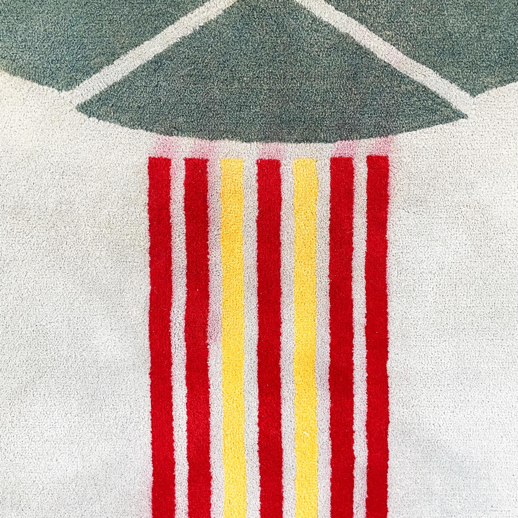 Italienischer rechteckiger italienischer Kurzflorteppich aus der Mitte des Jahrhunderts in Gelb, Grün und Rot, 1980er Jahre im Angebot 2