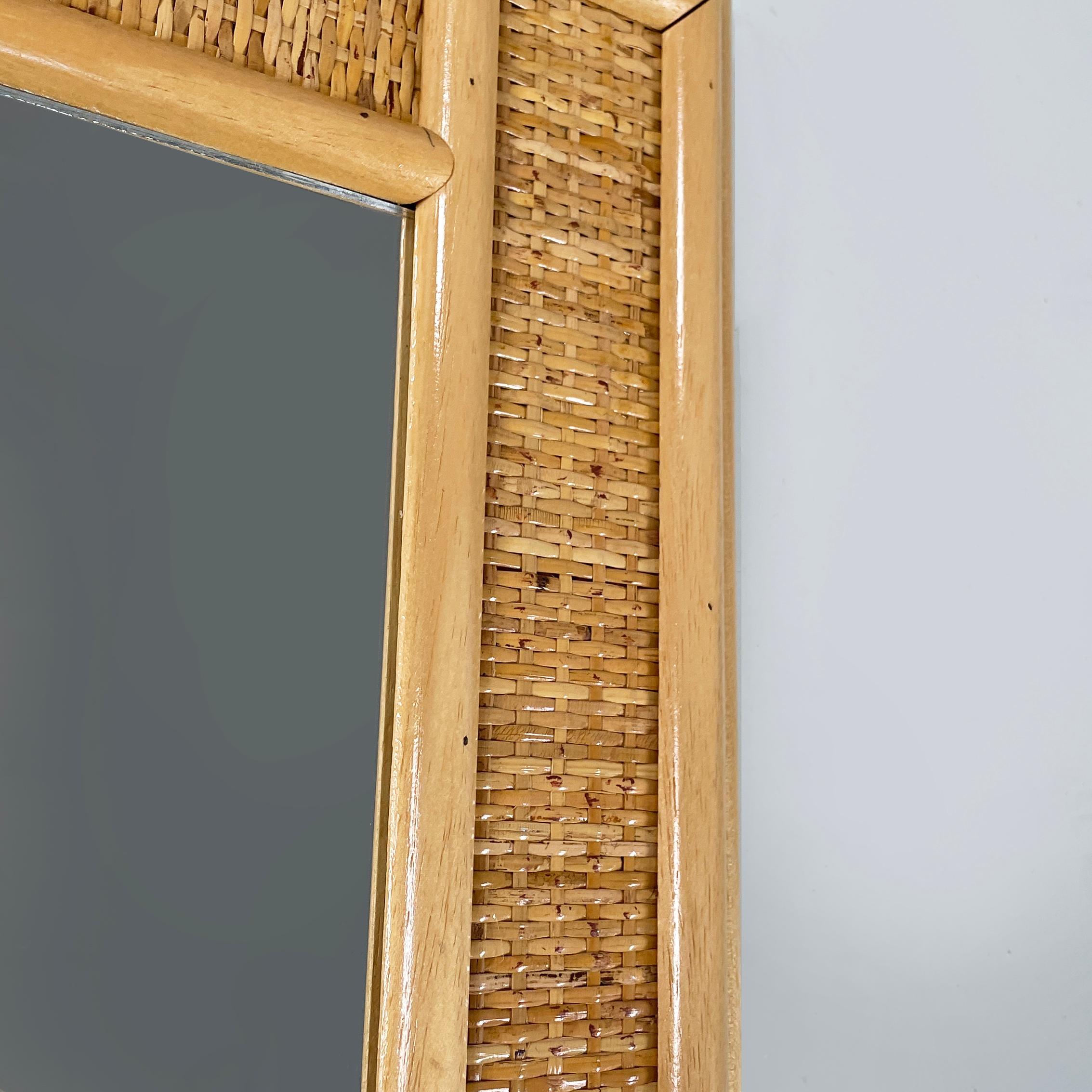 Italian mid-century modern Rectangular wall mirror in wood and rattan, 1960s For Sale 4