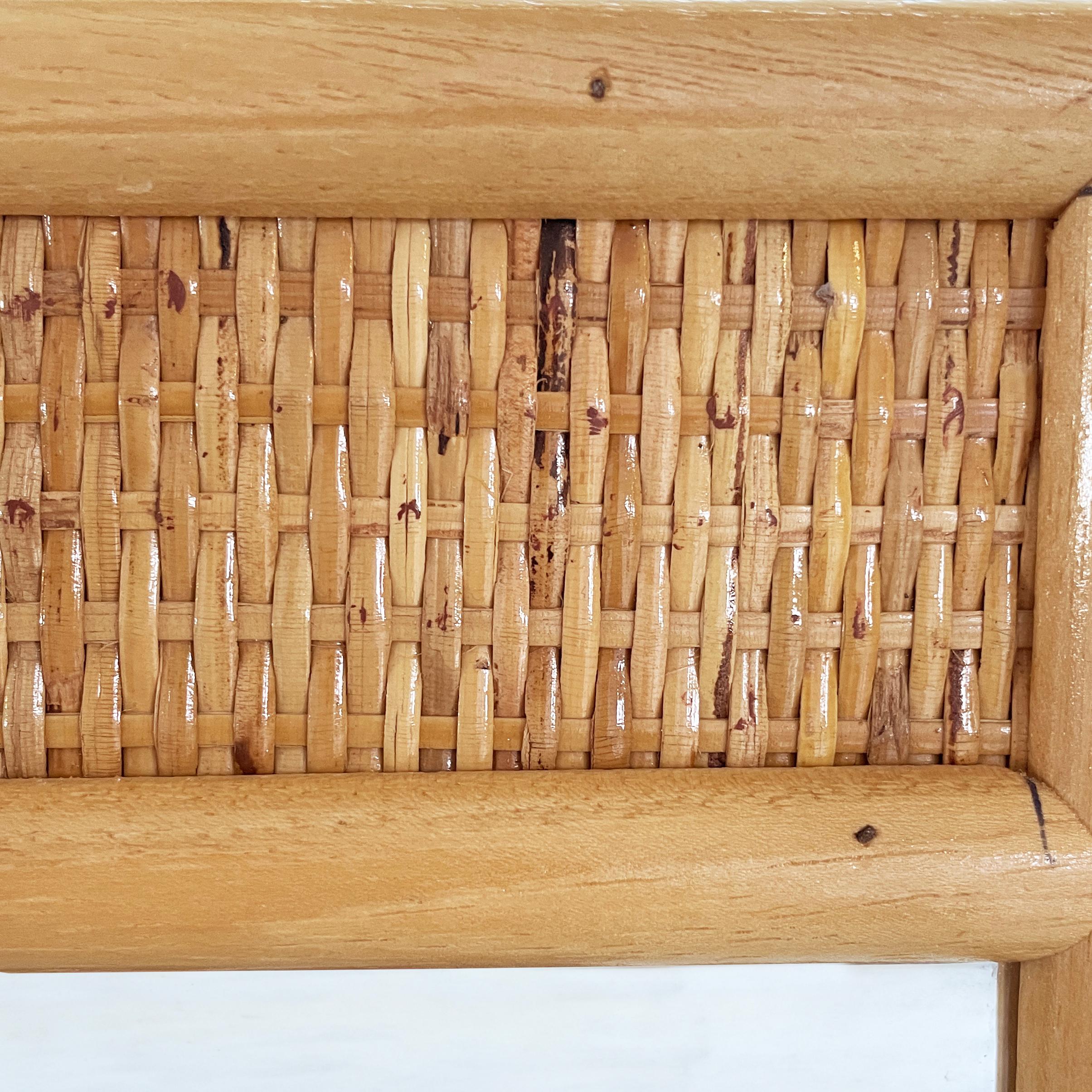 Italian mid-century modern Rectangular wall mirror in wood and rattan, 1960s For Sale 1