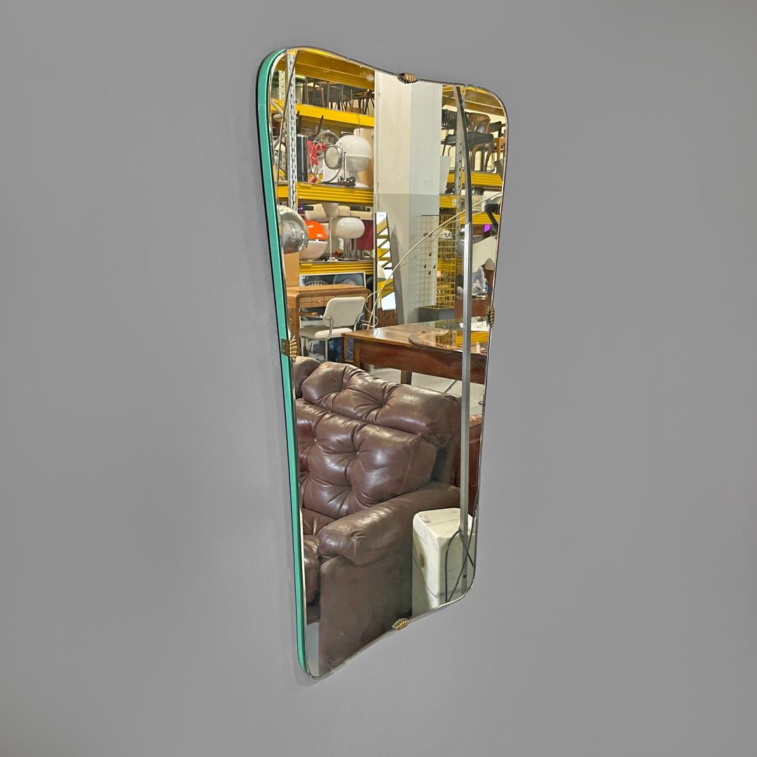 Mid-Century Modern Miroir mural rectangulaire à coins arrondis, italien et moderne du milieu du siècle dernier, années 1950. en vente