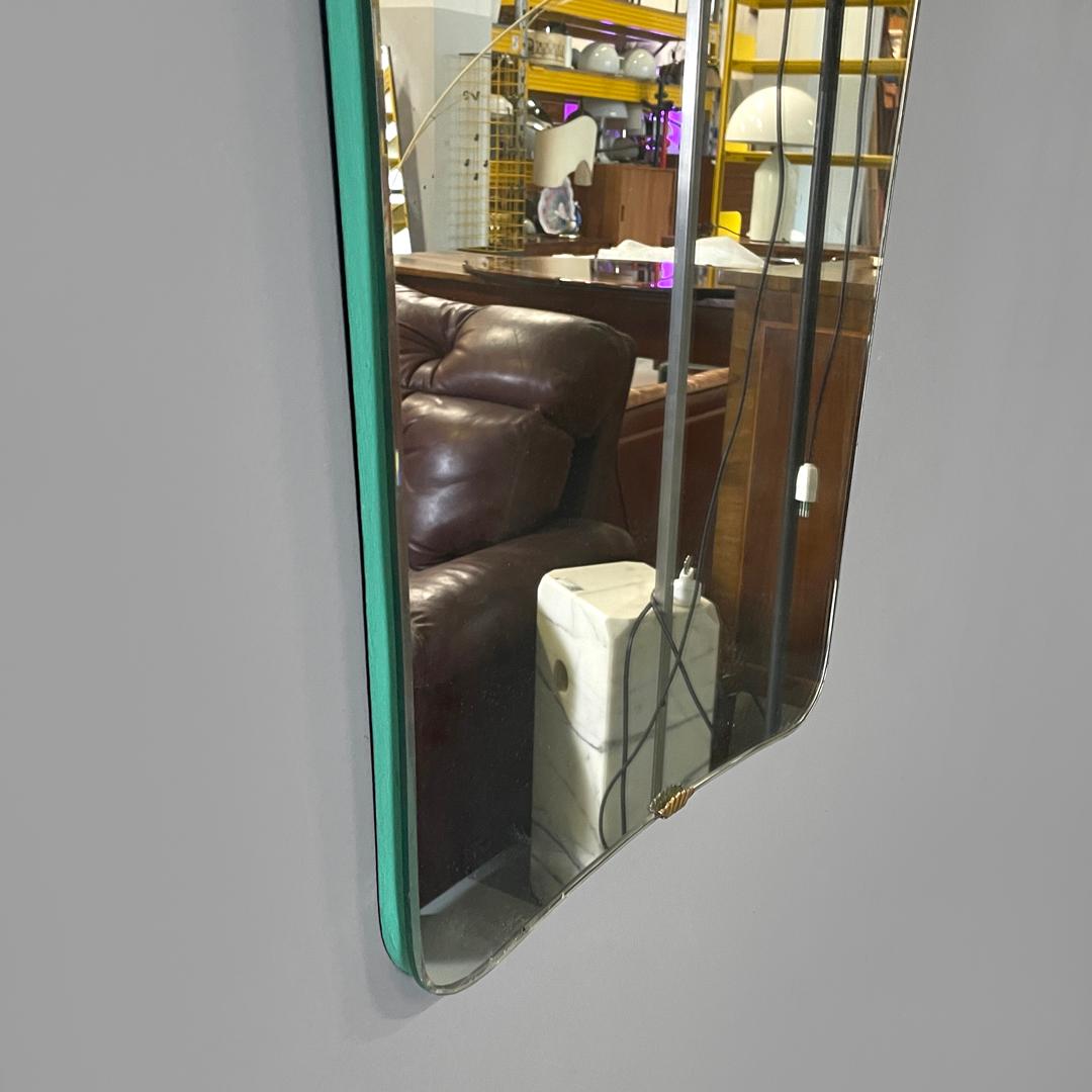Laiton Miroir mural rectangulaire à coins arrondis, italien et moderne du milieu du siècle dernier, années 1950. en vente